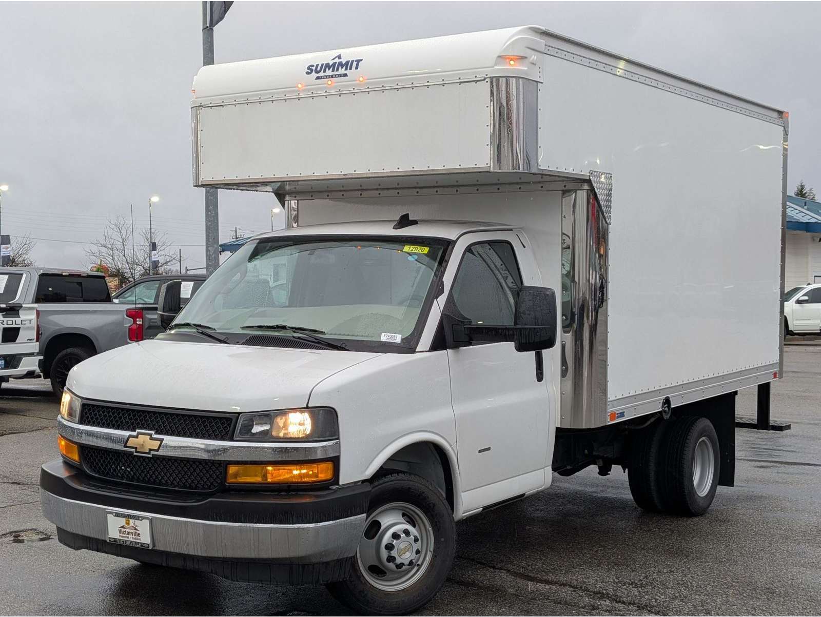 2024 Chevrolet Express Cutaway Base