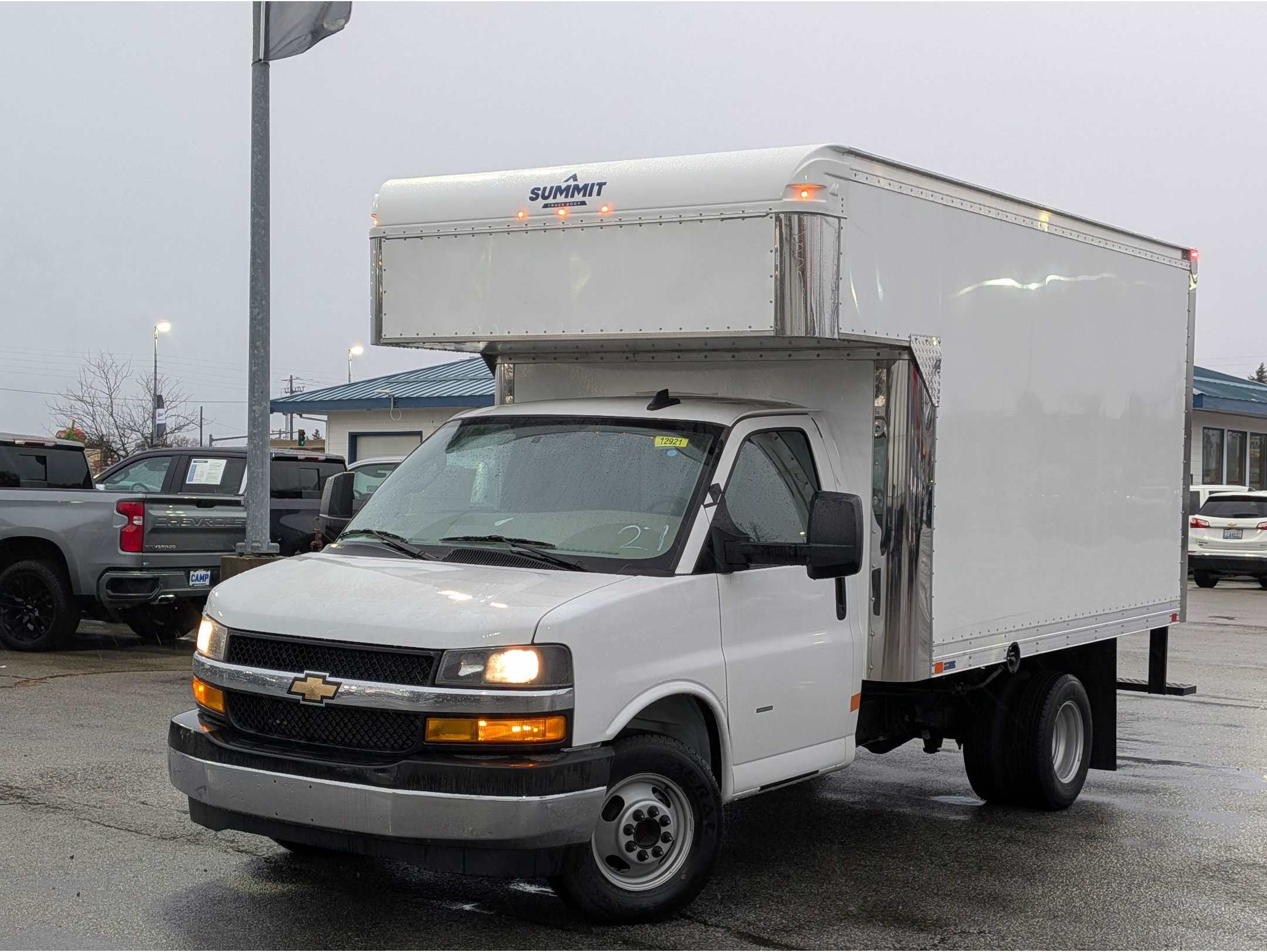 2024 Chevrolet Express Cutaway Base's photo