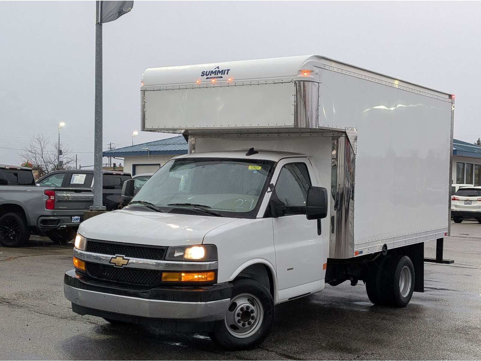 2024 Chevrolet Express Cutaway Base