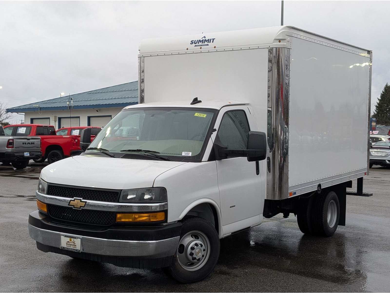 2024 Chevrolet Express Cutaway Base