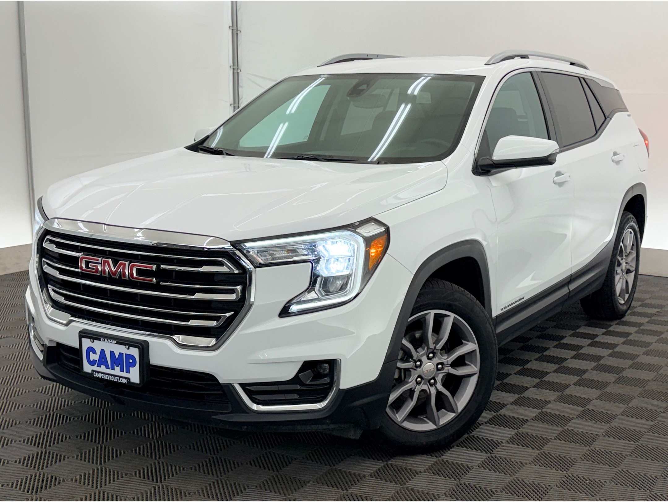 2024 GMC Terrain SLT's photo