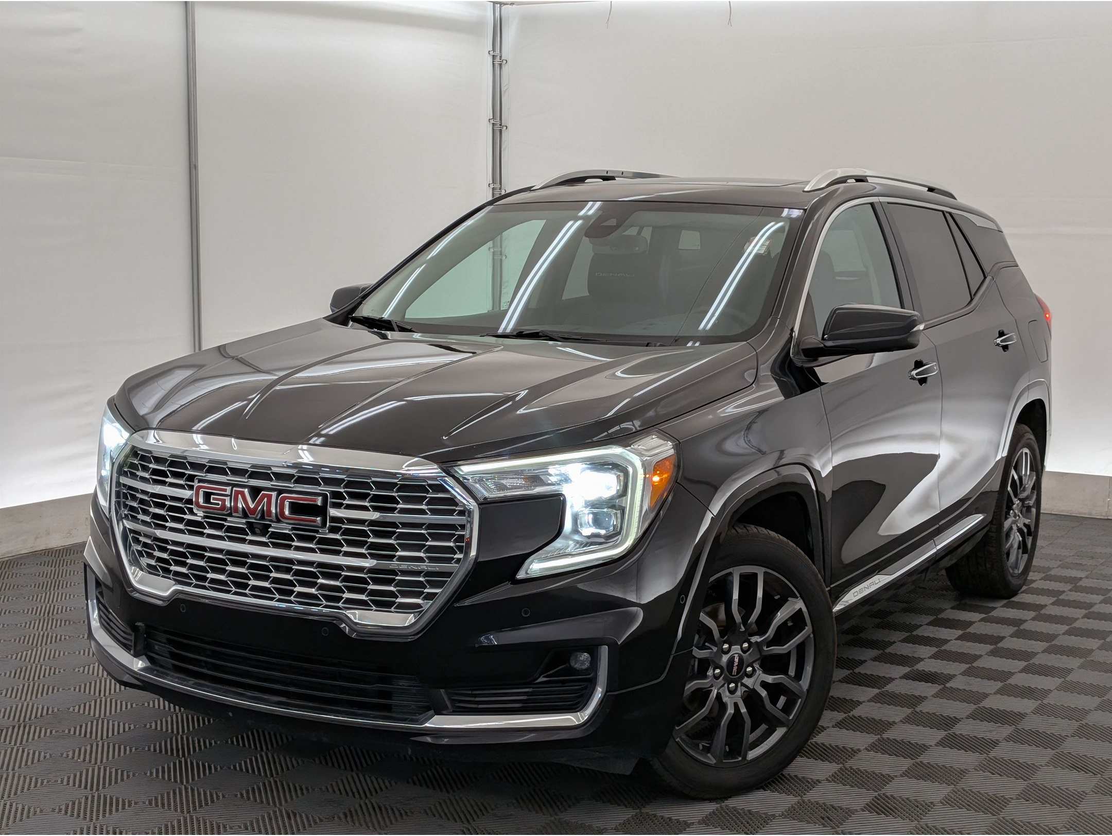 2023 GMC Terrain Denali's photo