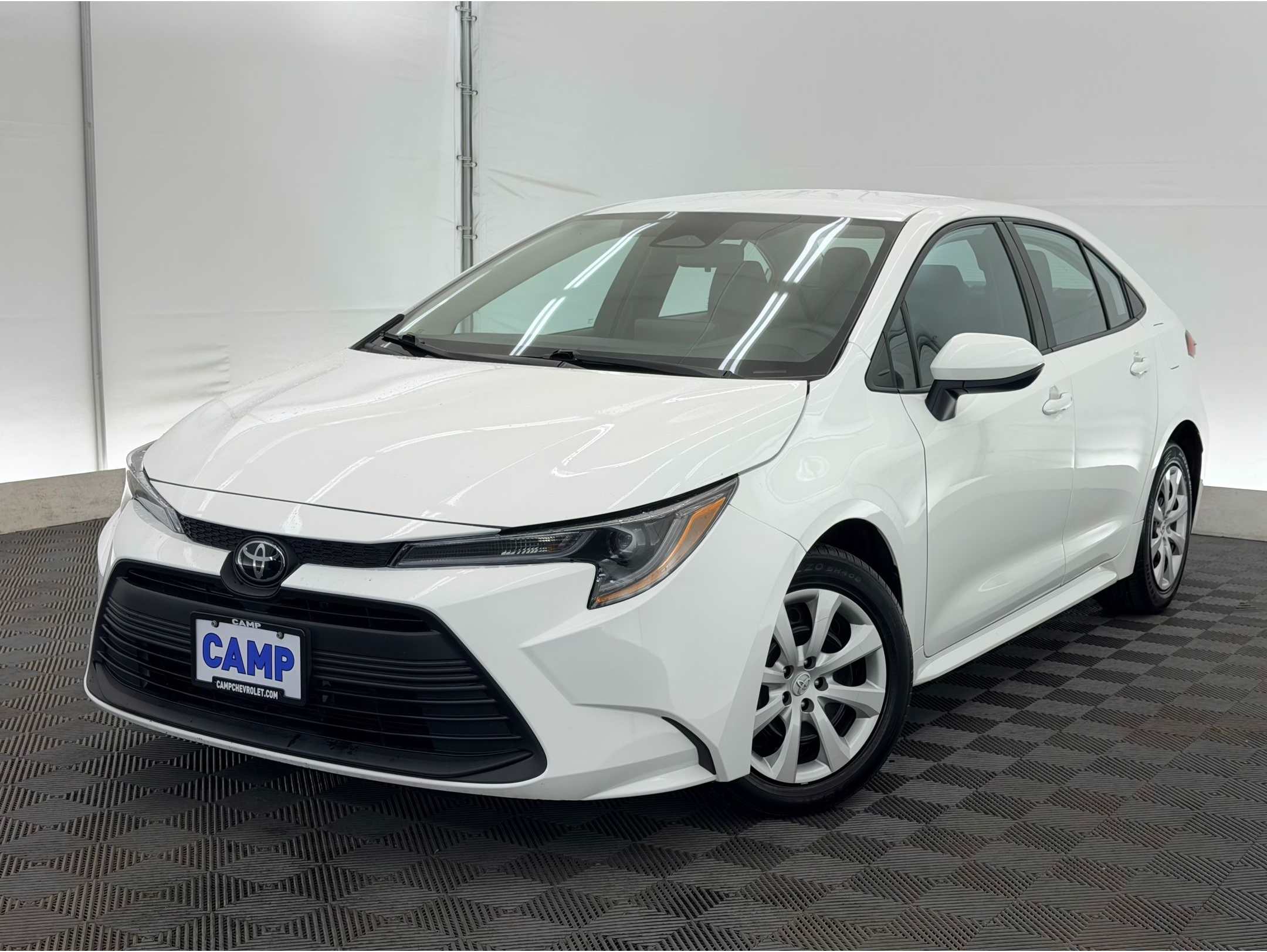 2024 Toyota Corolla LE's photo