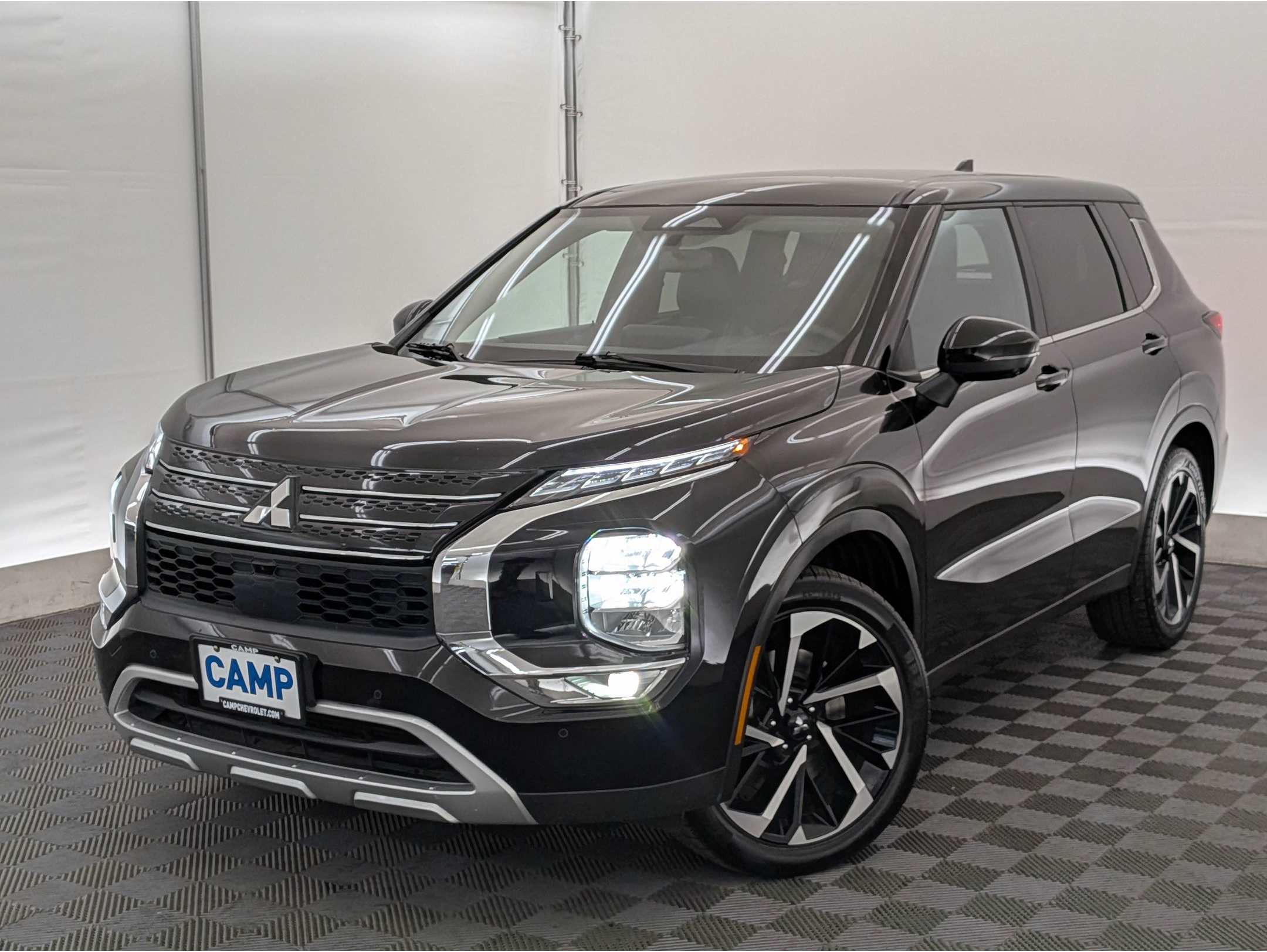 2024 Mitsubishi Outlander SE's photo