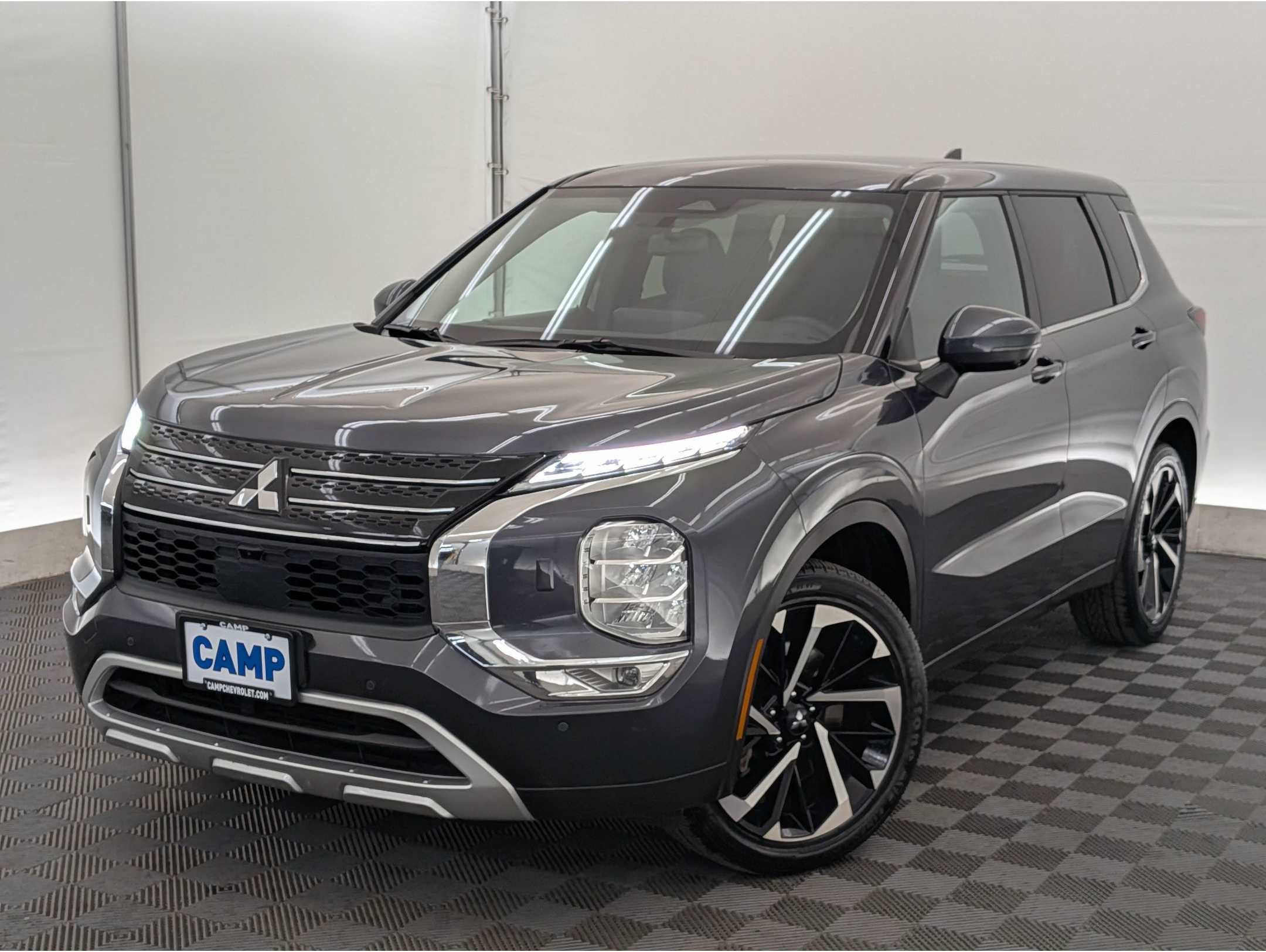 2024 Mitsubishi Outlander SE's photo