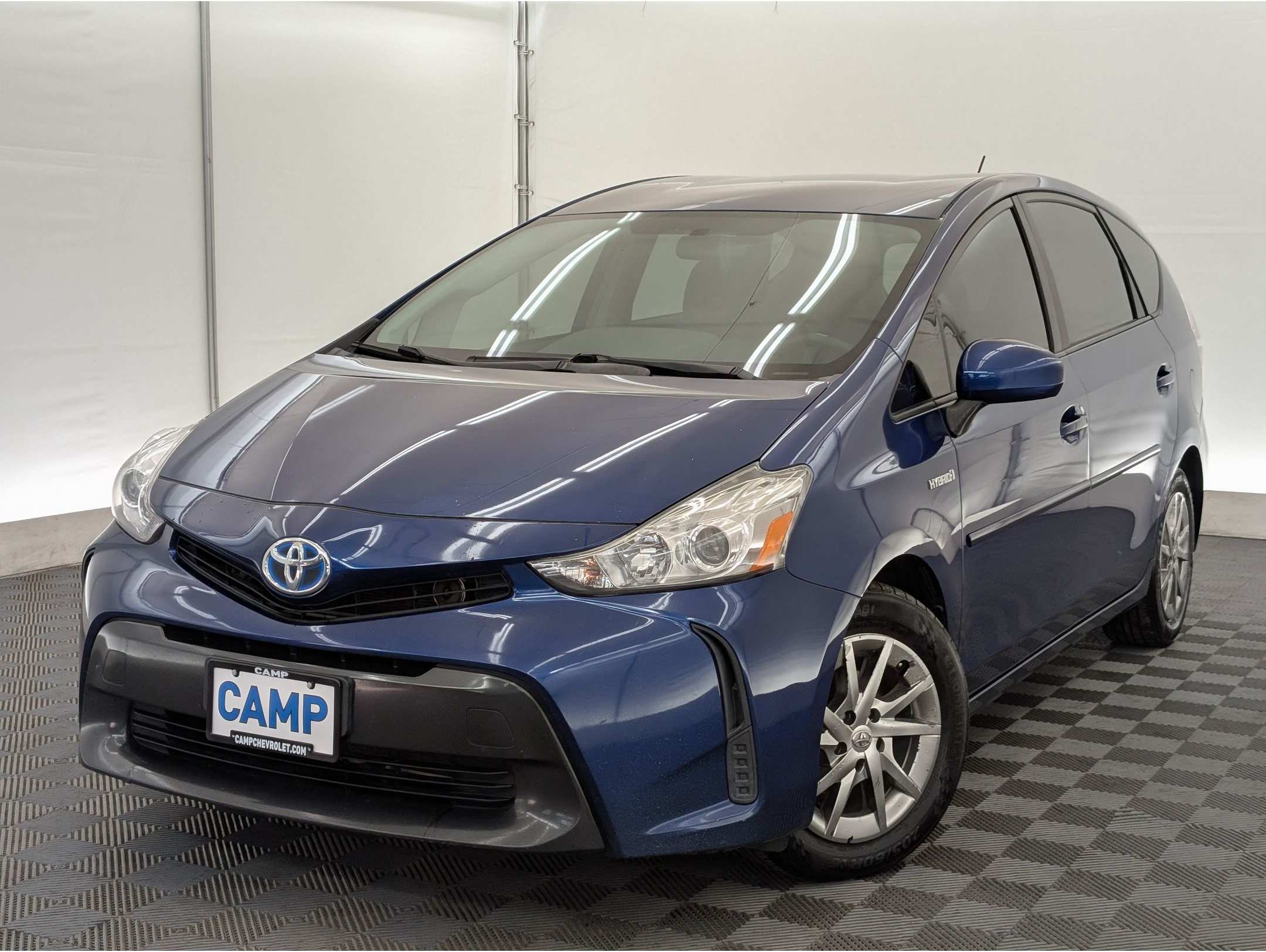 2016 Toyota Prius v Five