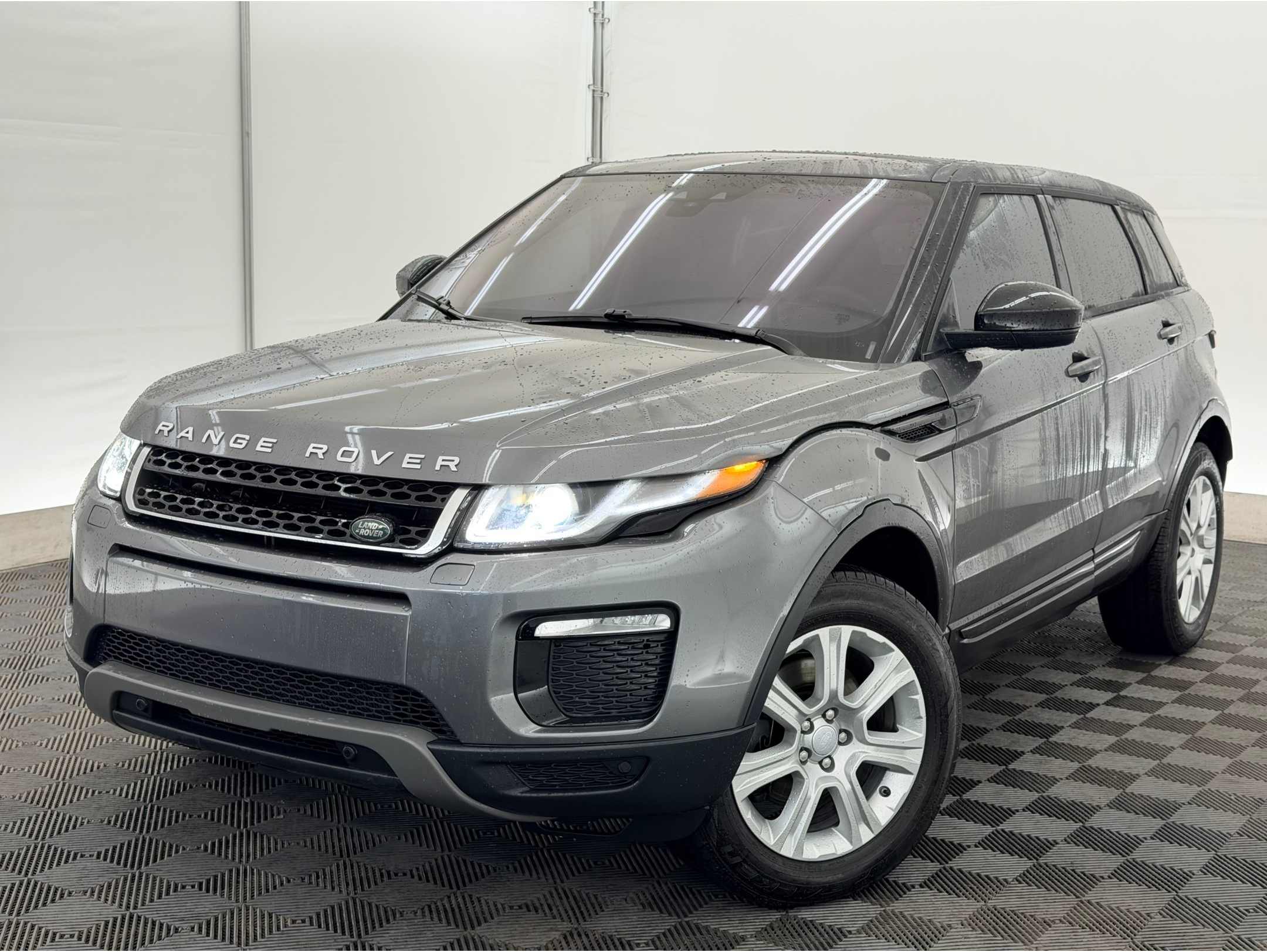 2017 Land Rover Range Rover Evoque SE's photo