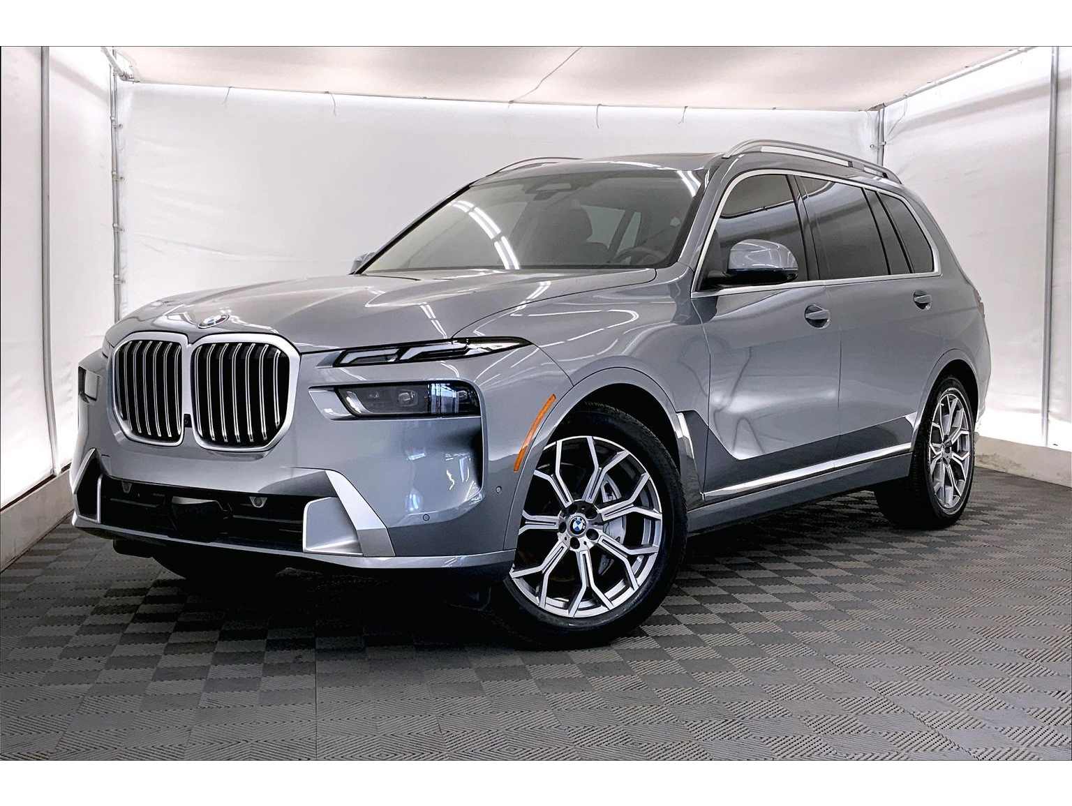 2024 BMW X7 40i's photo