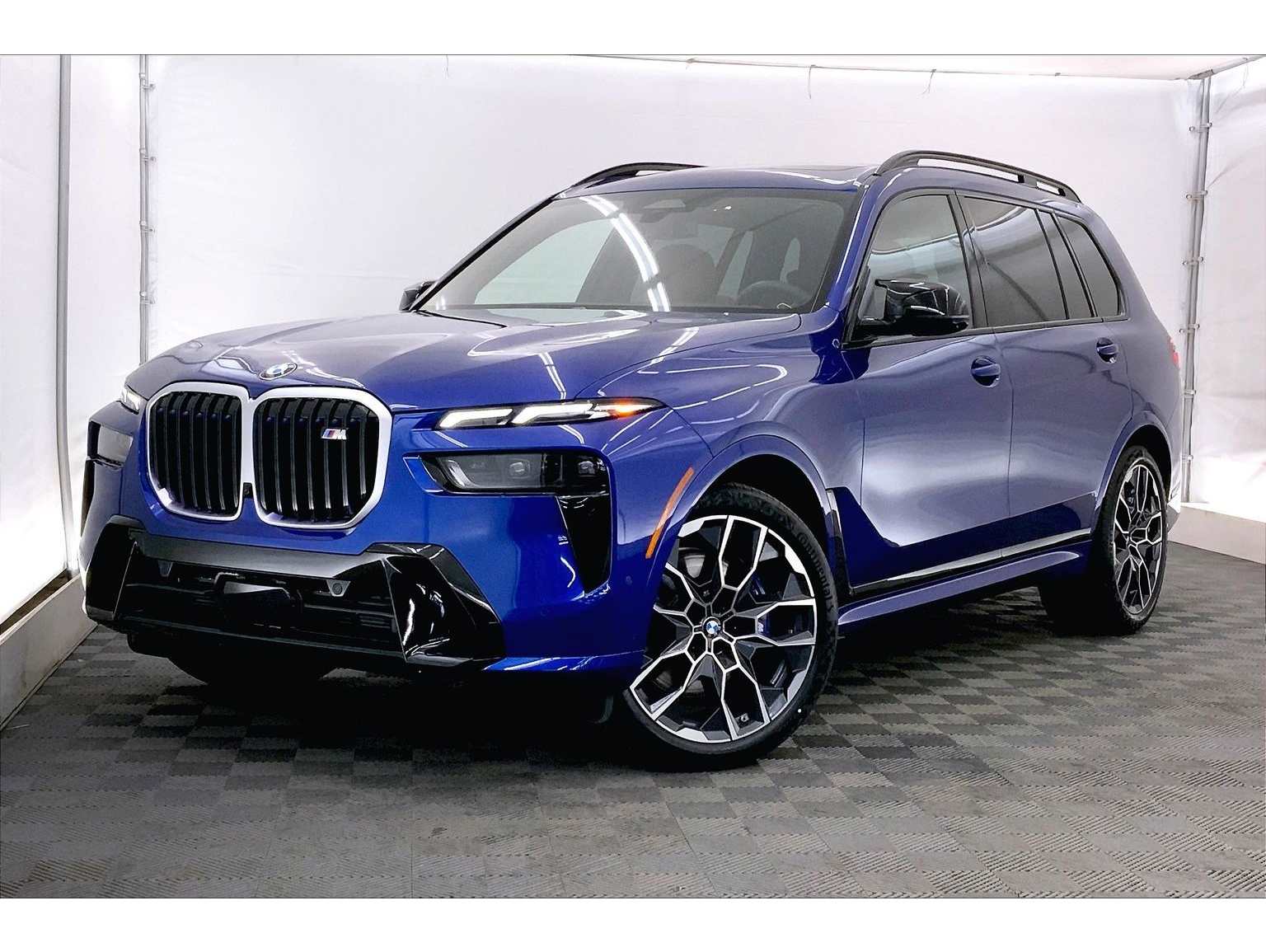2024 BMW X7 M60i's photo