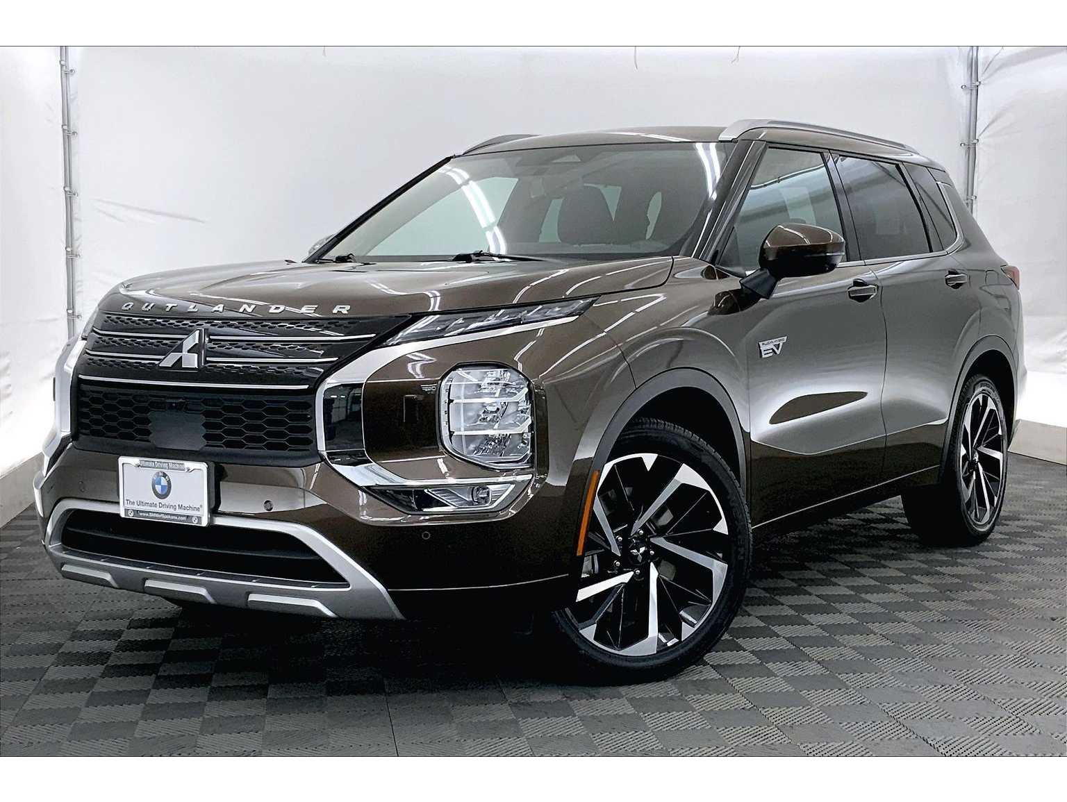 2023 Mitsubishi Outlander Plug-In Hybrid SEL's photo