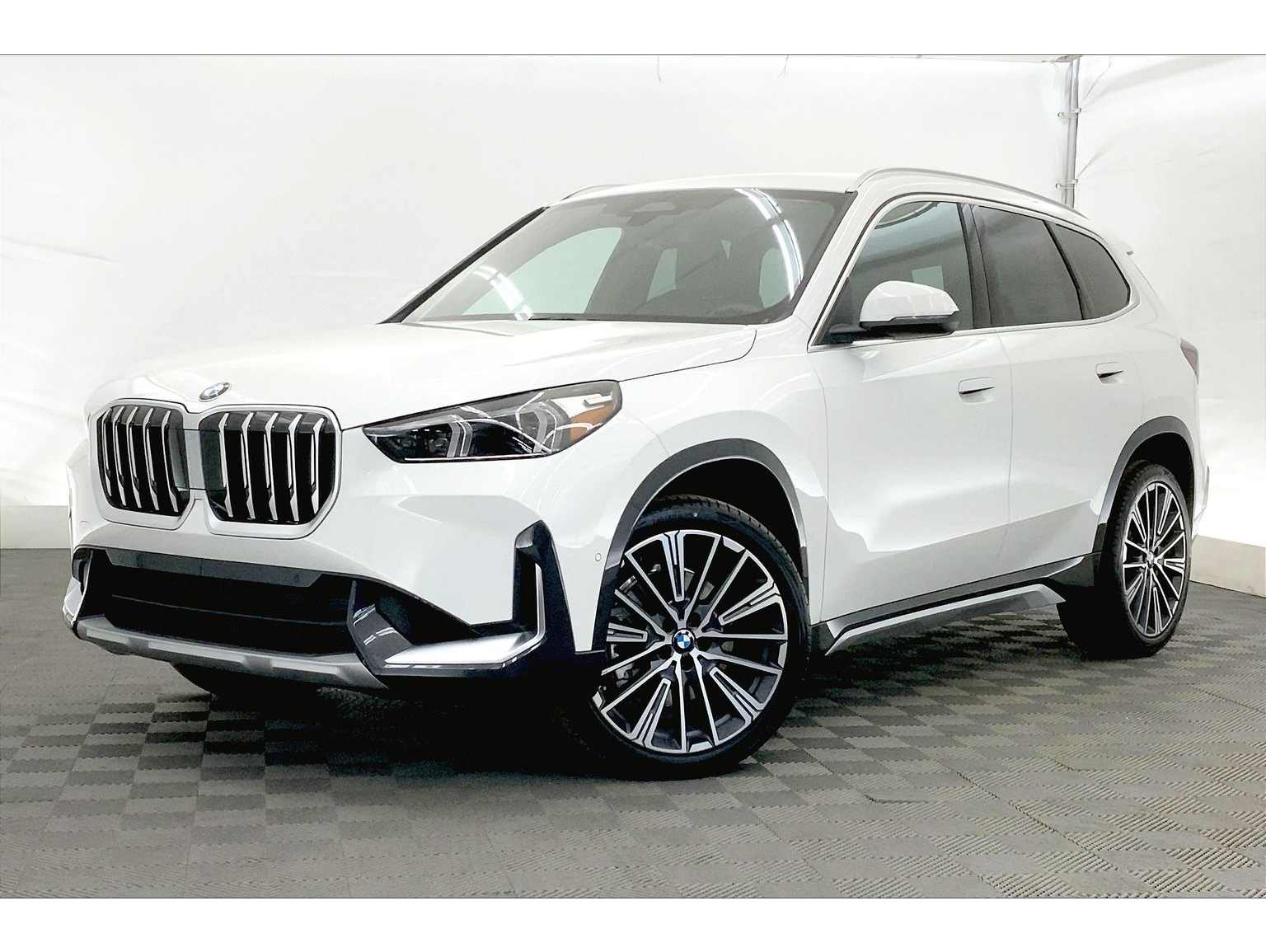 2025 BMW X1 28i