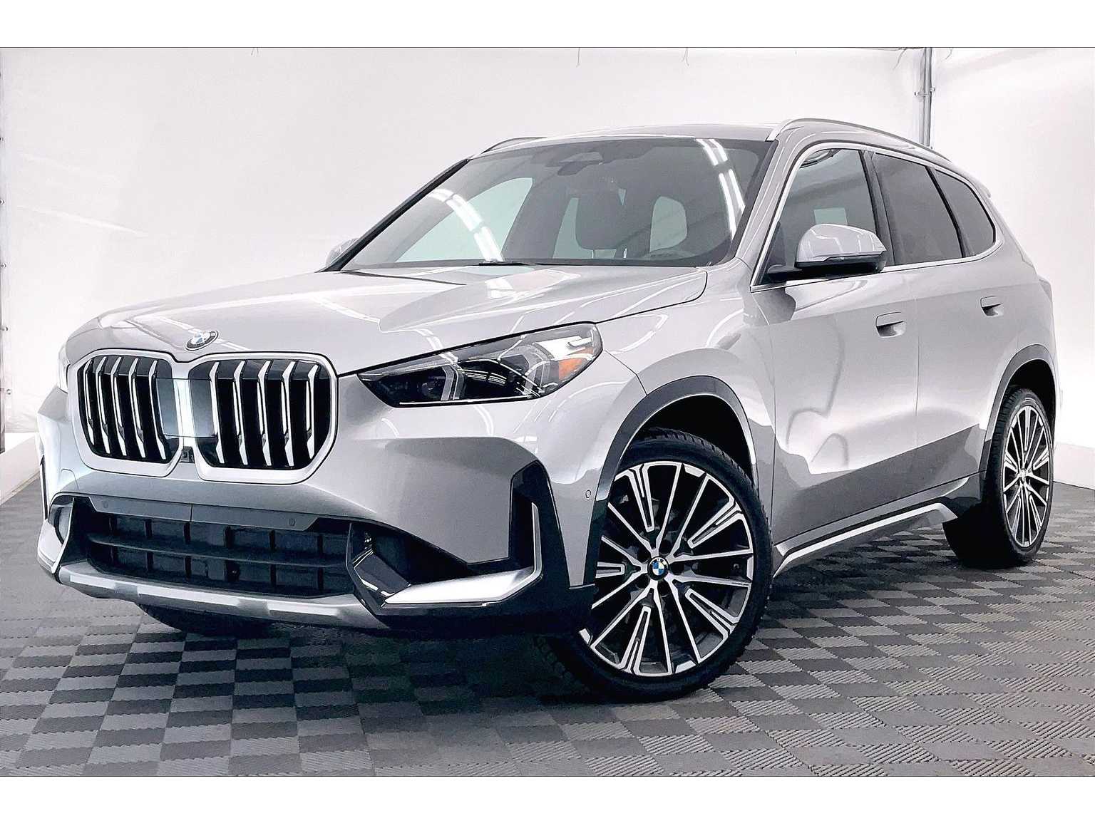 2025 BMW X1 28i