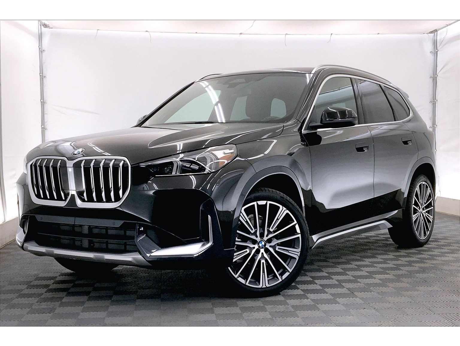 2025 BMW X1 28i's photo