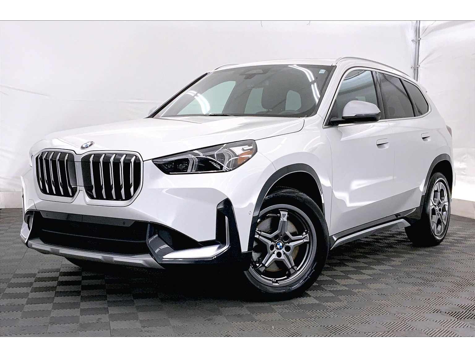 2024 BMW X1 28i's photo