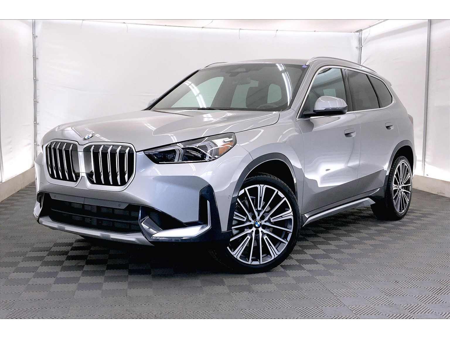 2025 BMW X1 28i