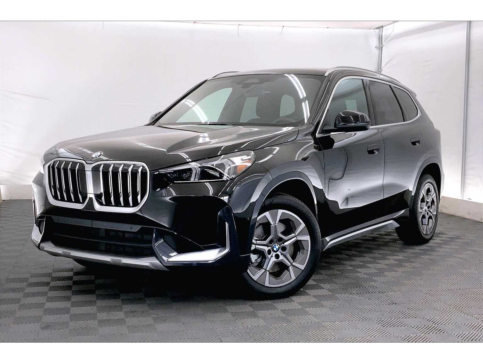 2025 BMW X1 28i's photo