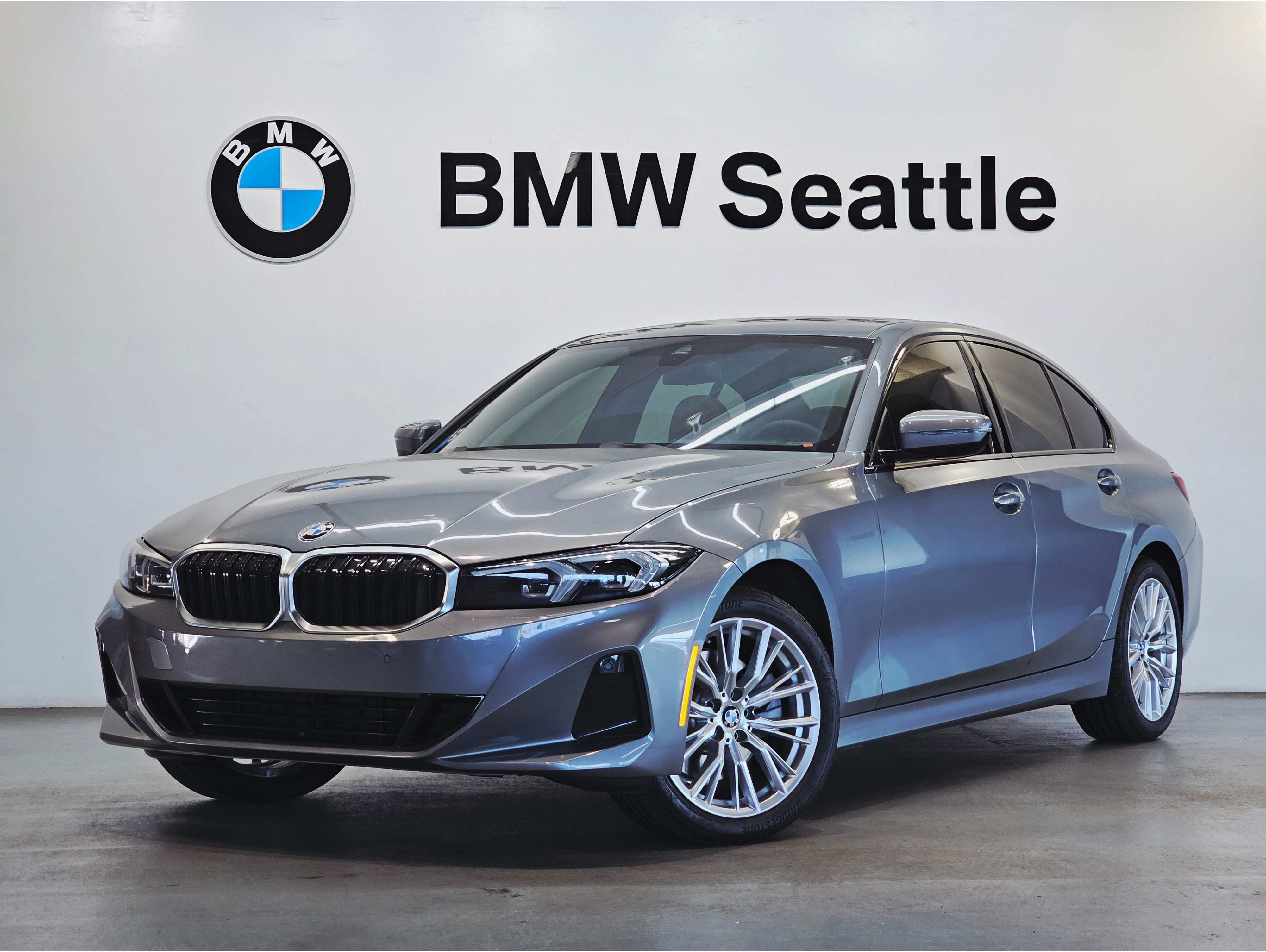 2023 BMW 3 Series 330i's photo