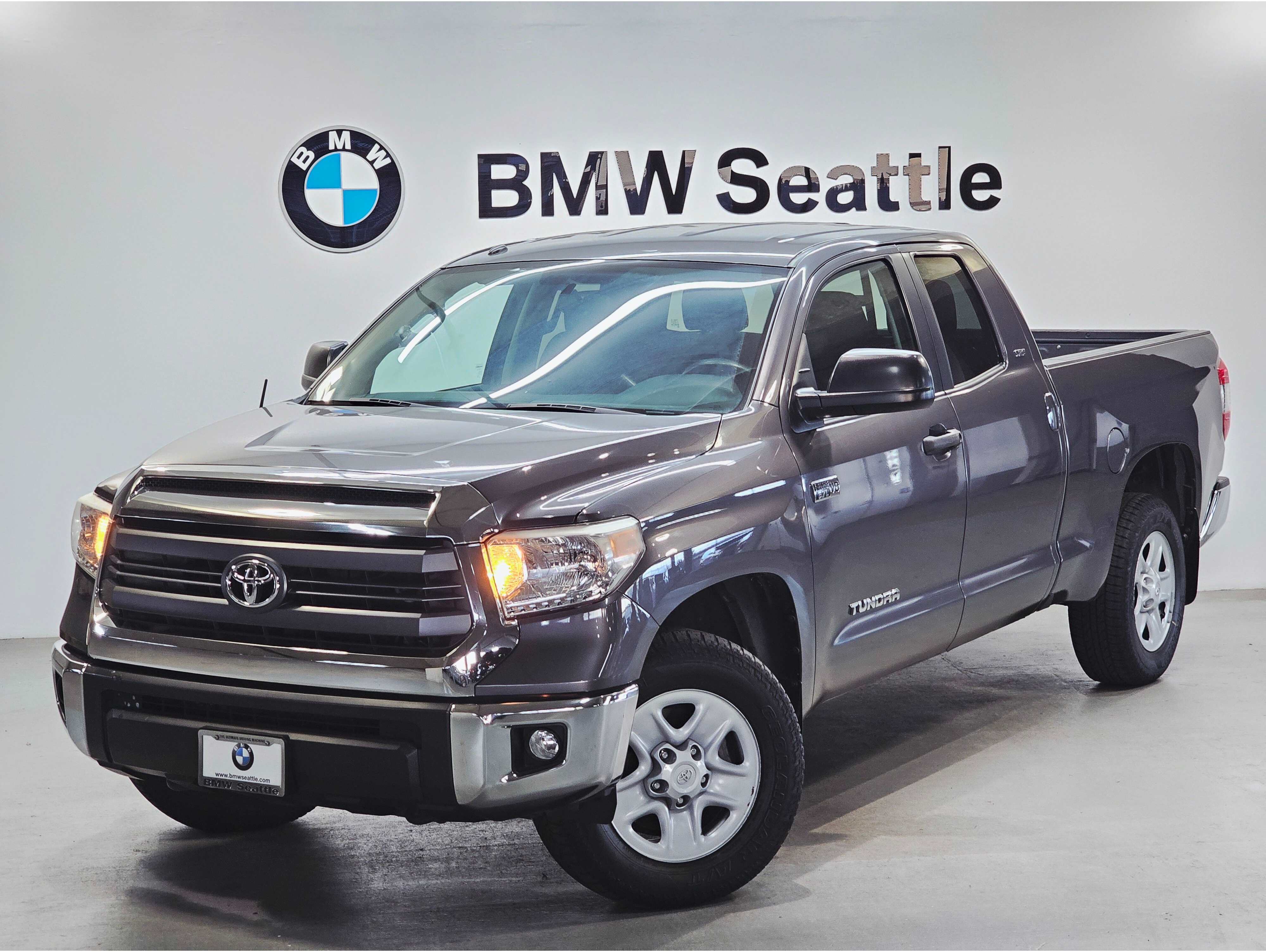 2015 Toyota Tundra SR5's photo