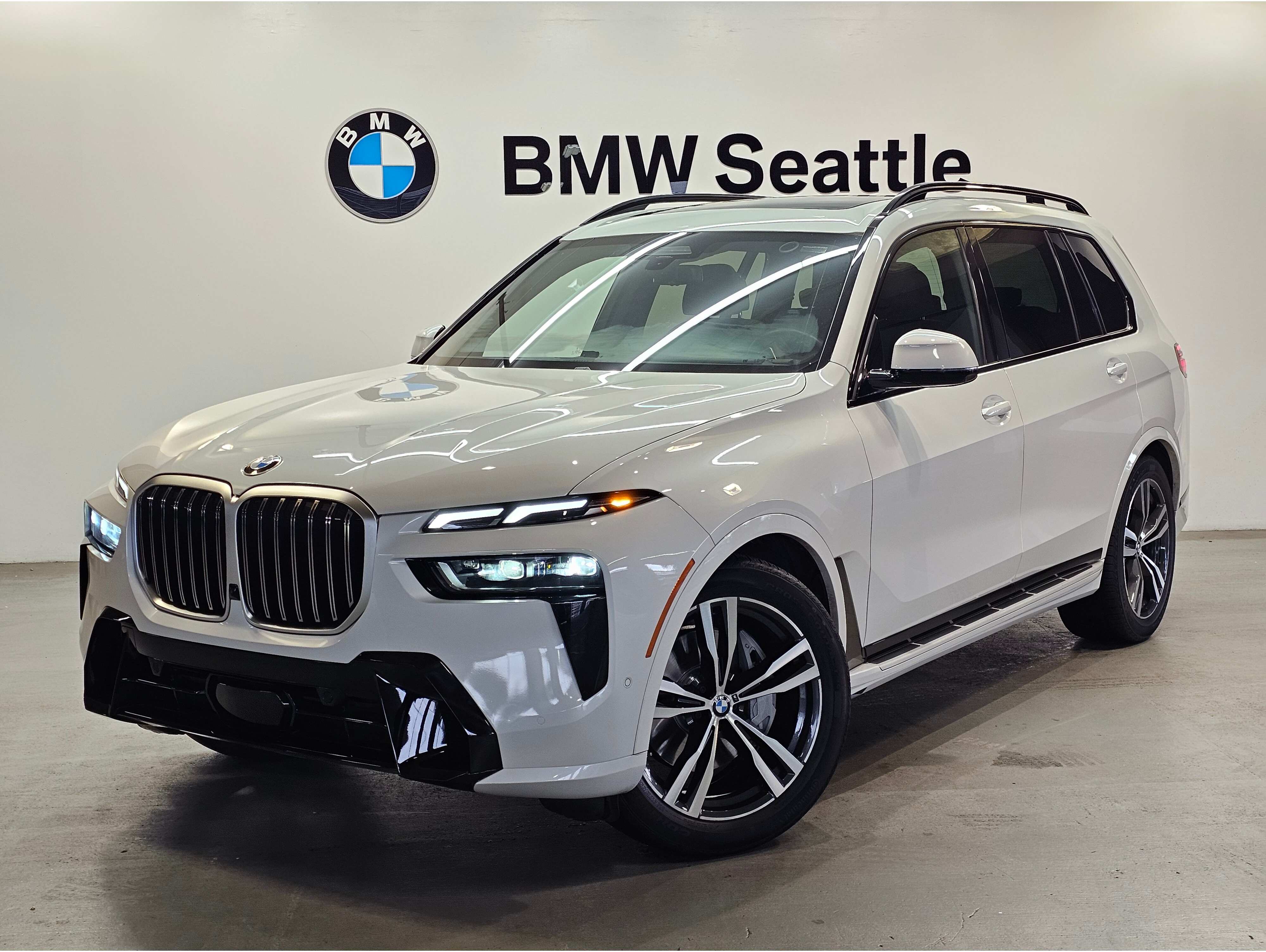 2023 BMW X7 40i's photo