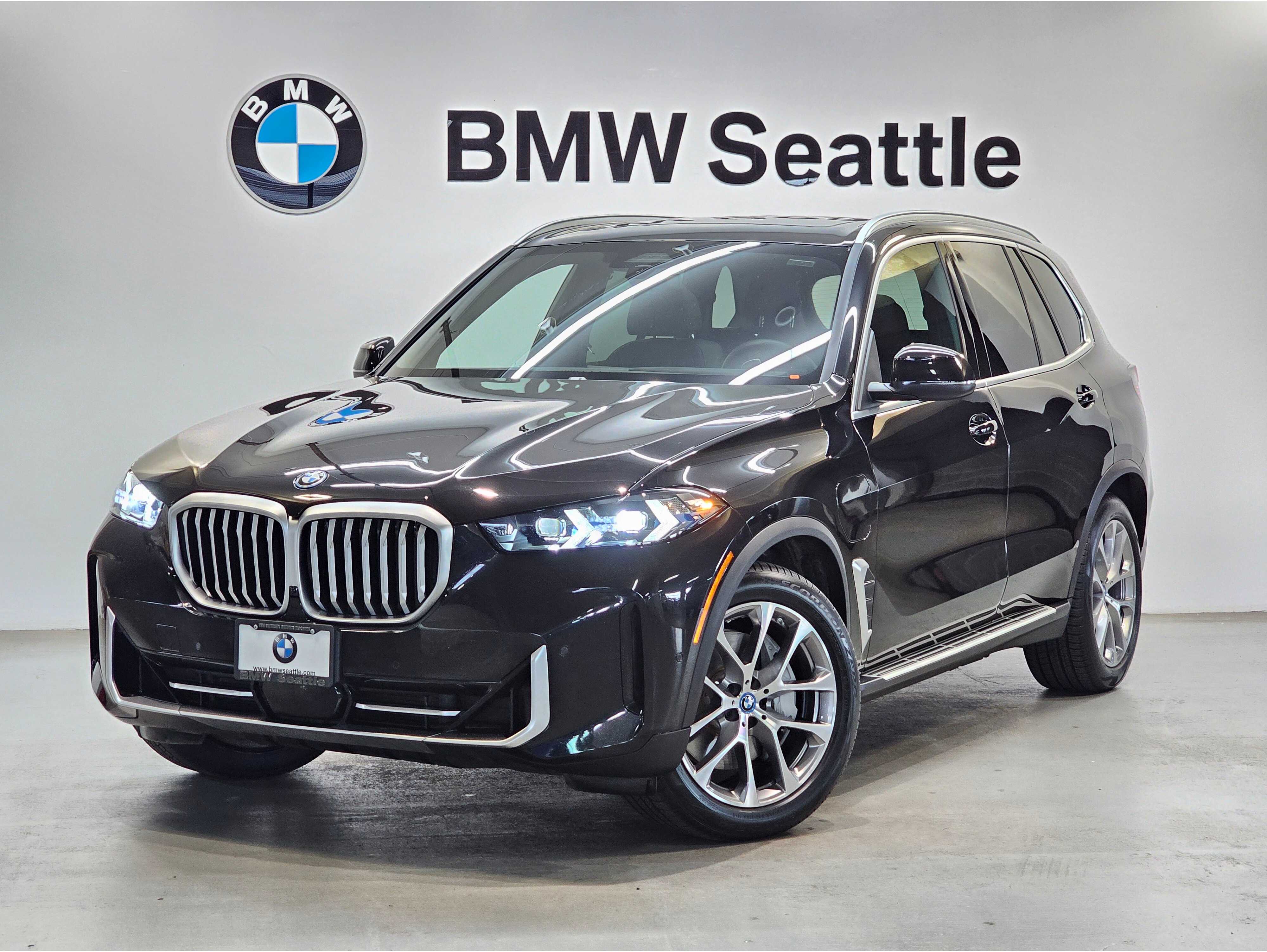 2025 BMW X5 50e's photo