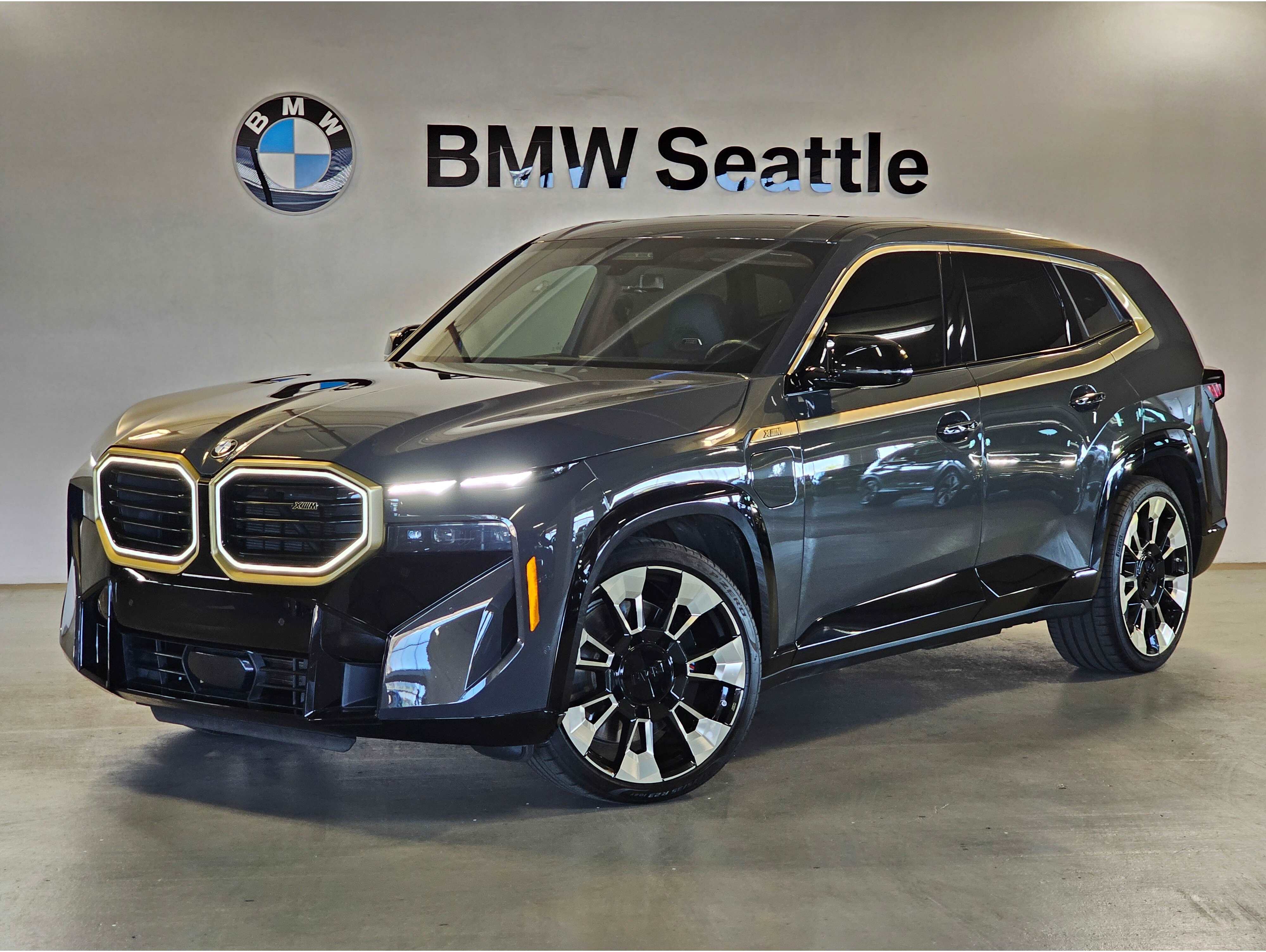 2023 BMW XM Base