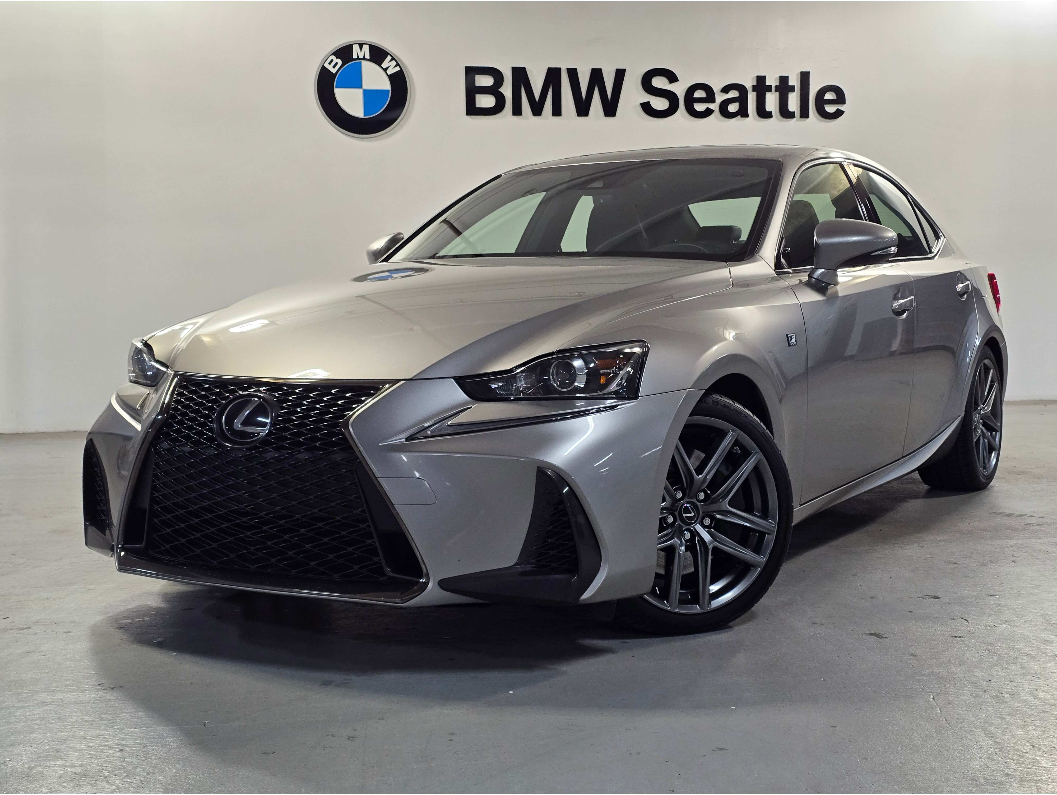 2017 Lexus IS 350's photo