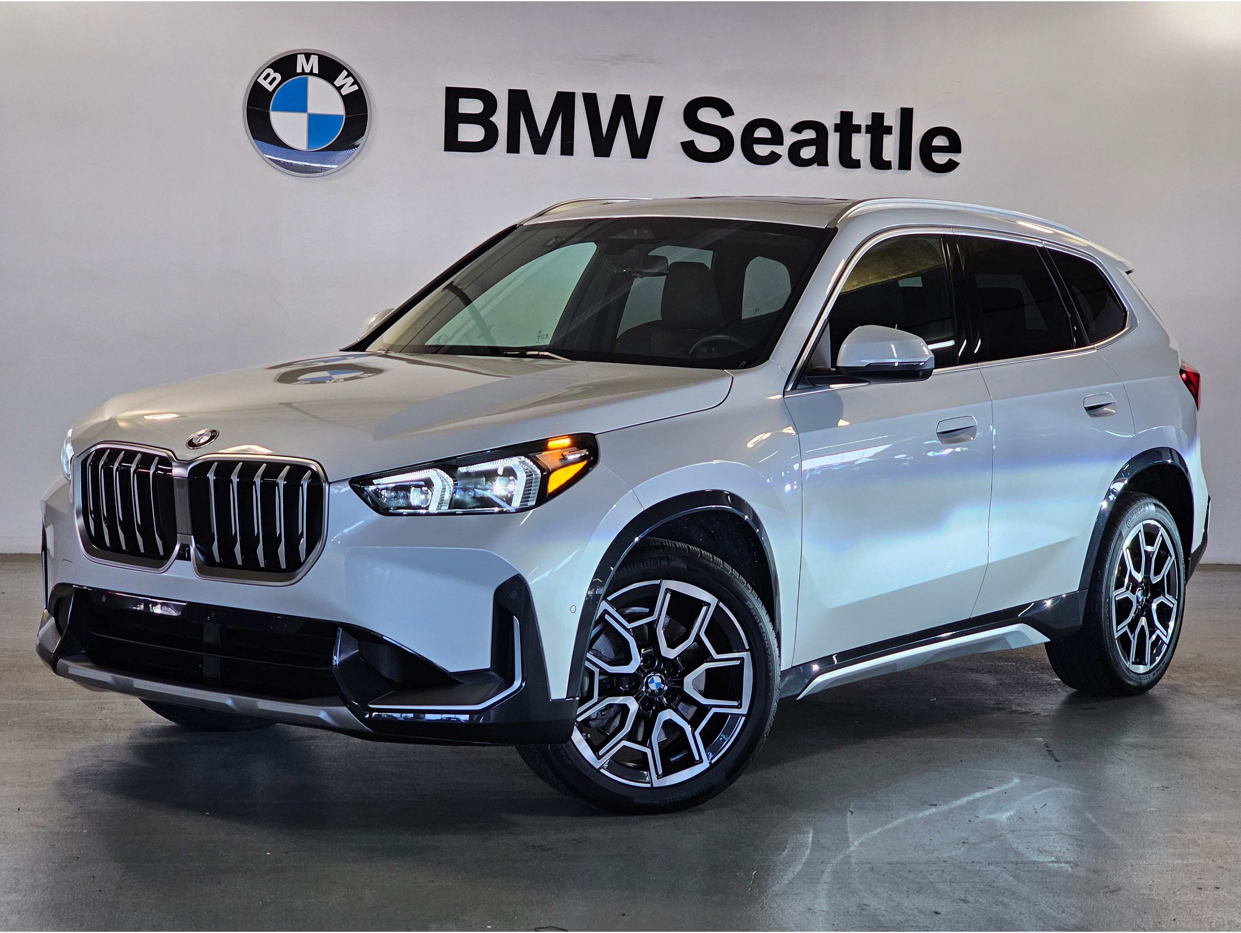 2025 BMW X1 28i