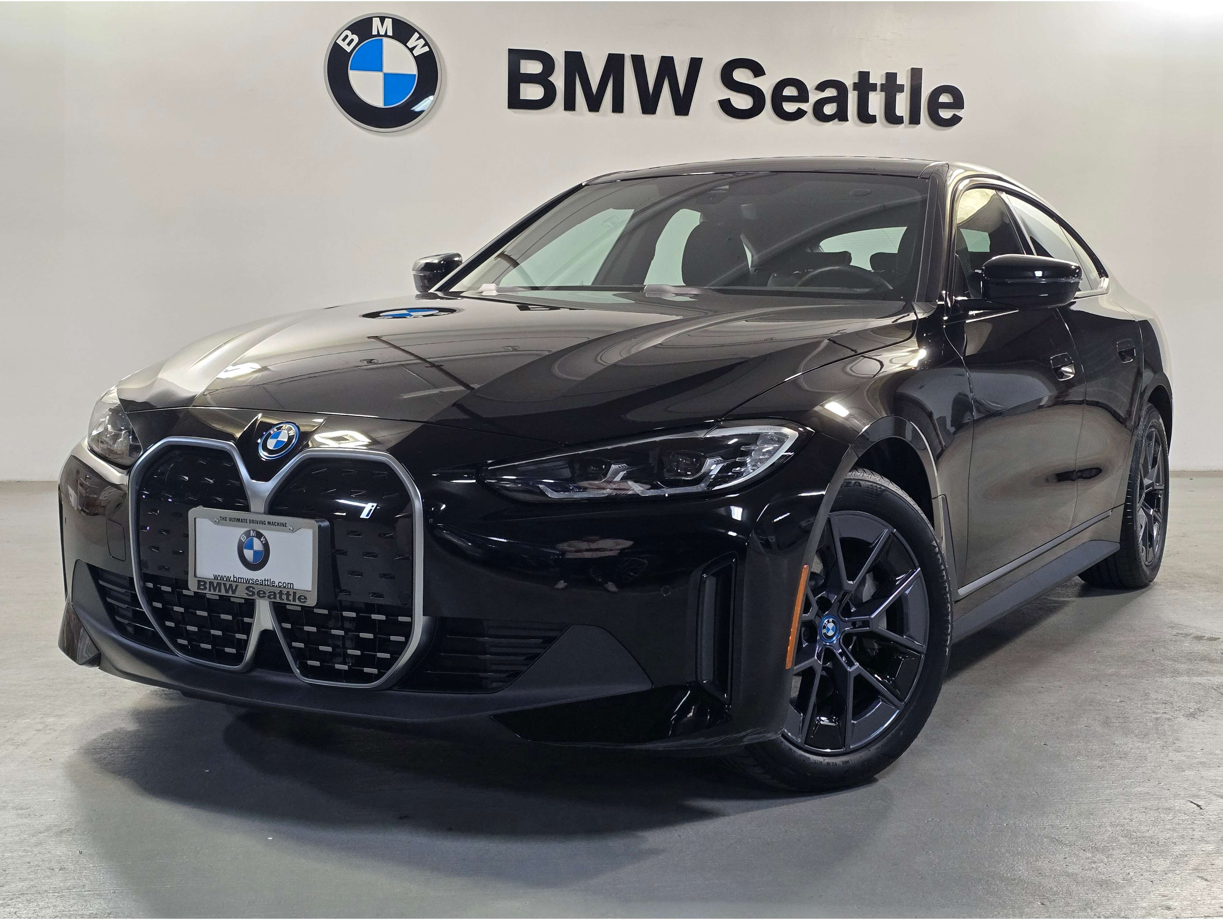 2023 BMW i4 35's photo