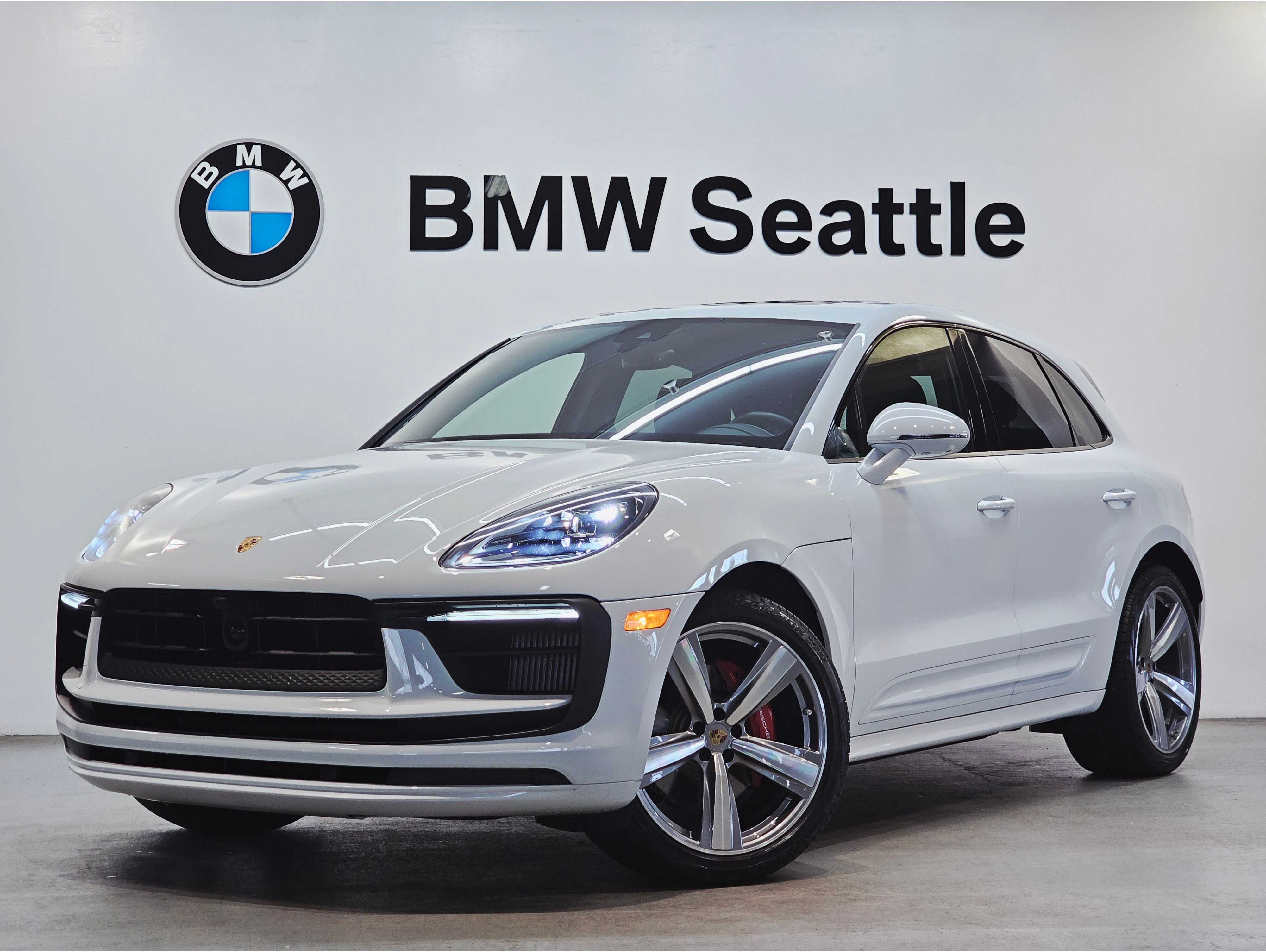 2024 Porsche Macan S's photo