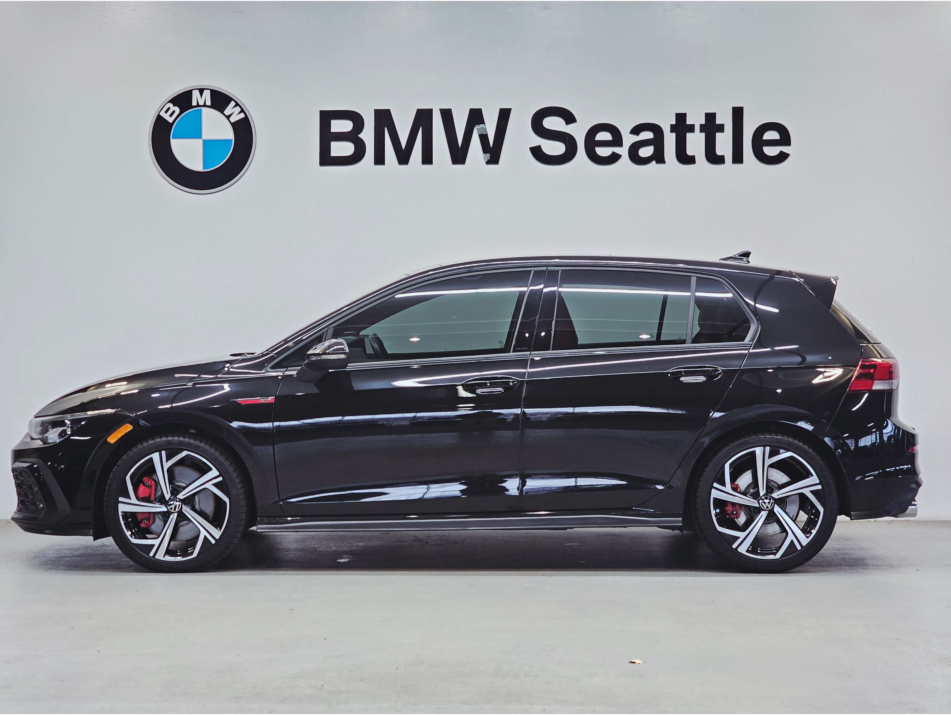 2024 Volkswagen Golf GTI SE's photo