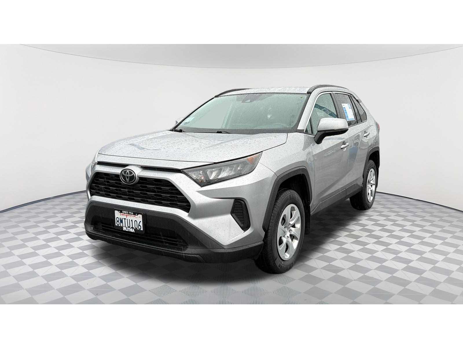 2019 Toyota RAV4 LE's photo