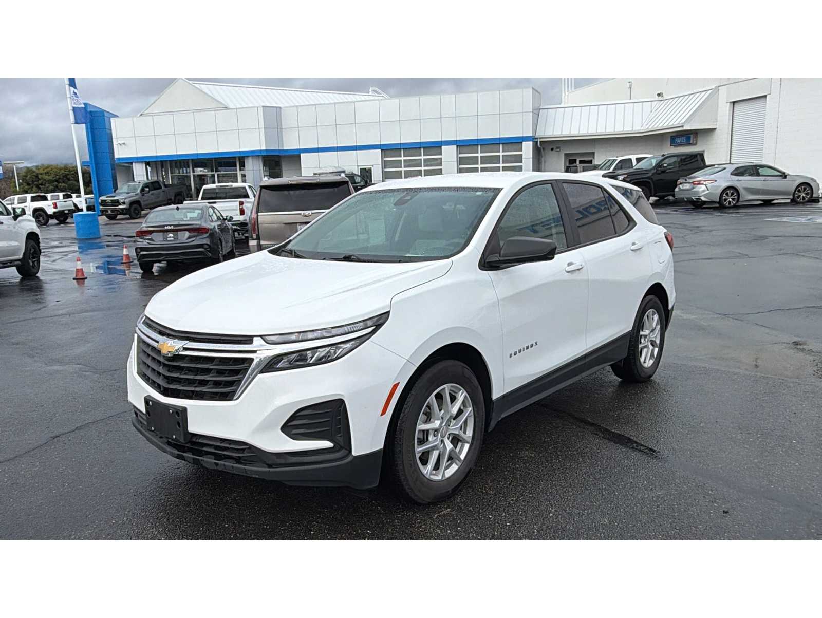 2022 Chevrolet Equinox LS's photo