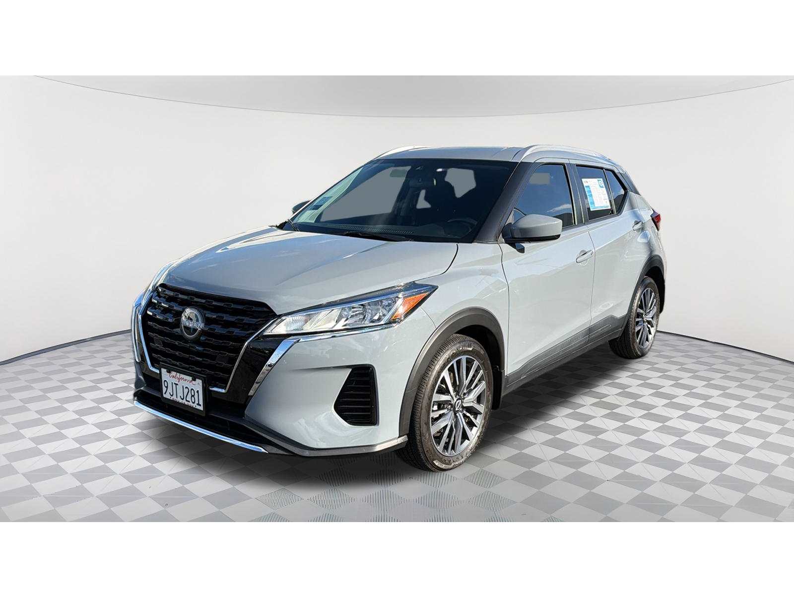 2024 Nissan Kicks SV's photo