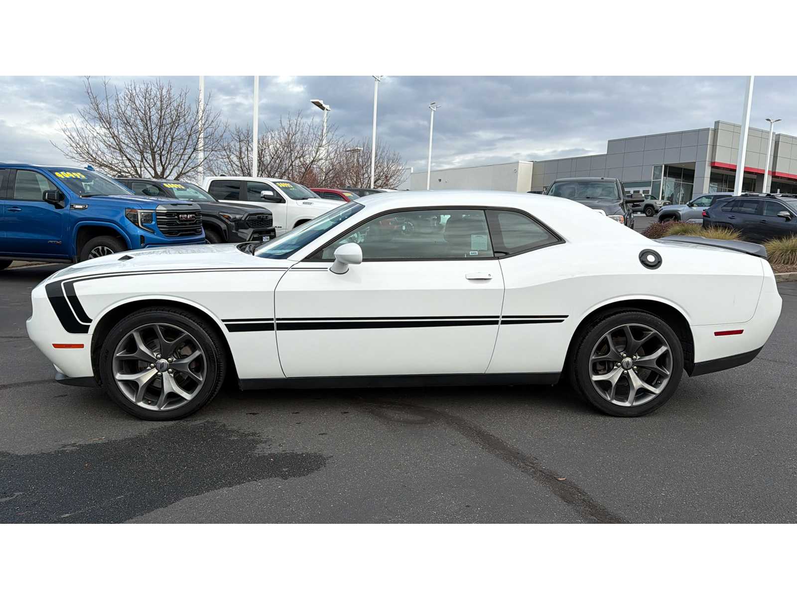 2017 Dodge Challenger SXT's photo