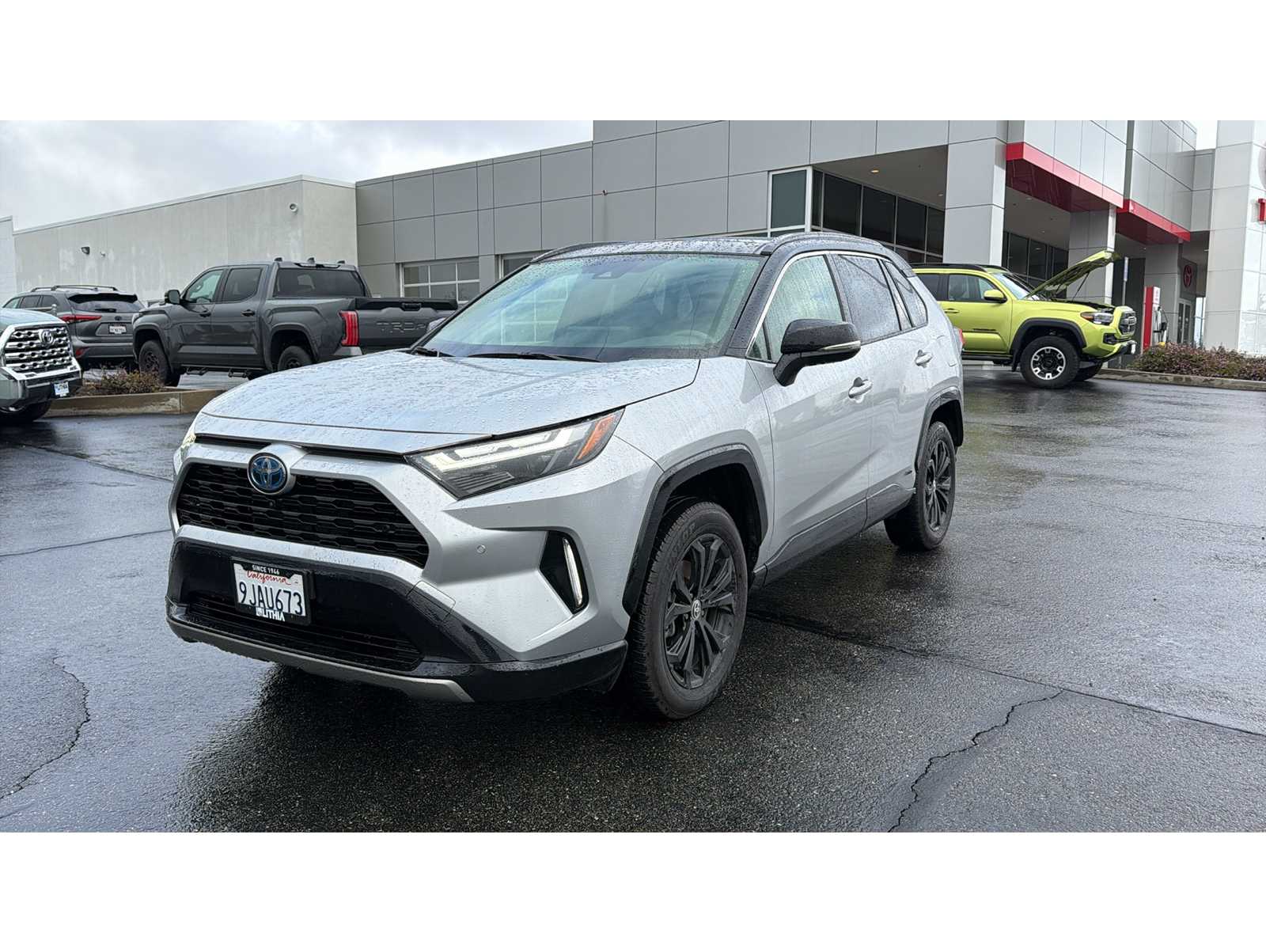 2023 Toyota RAV4 XSE's photo