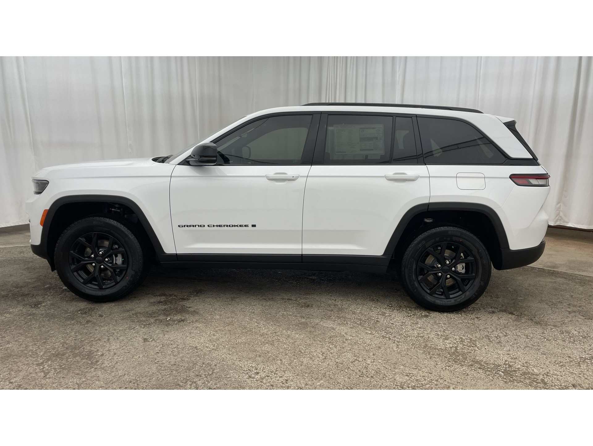 2025 Jeep Grand Cherokee Altitude's photo