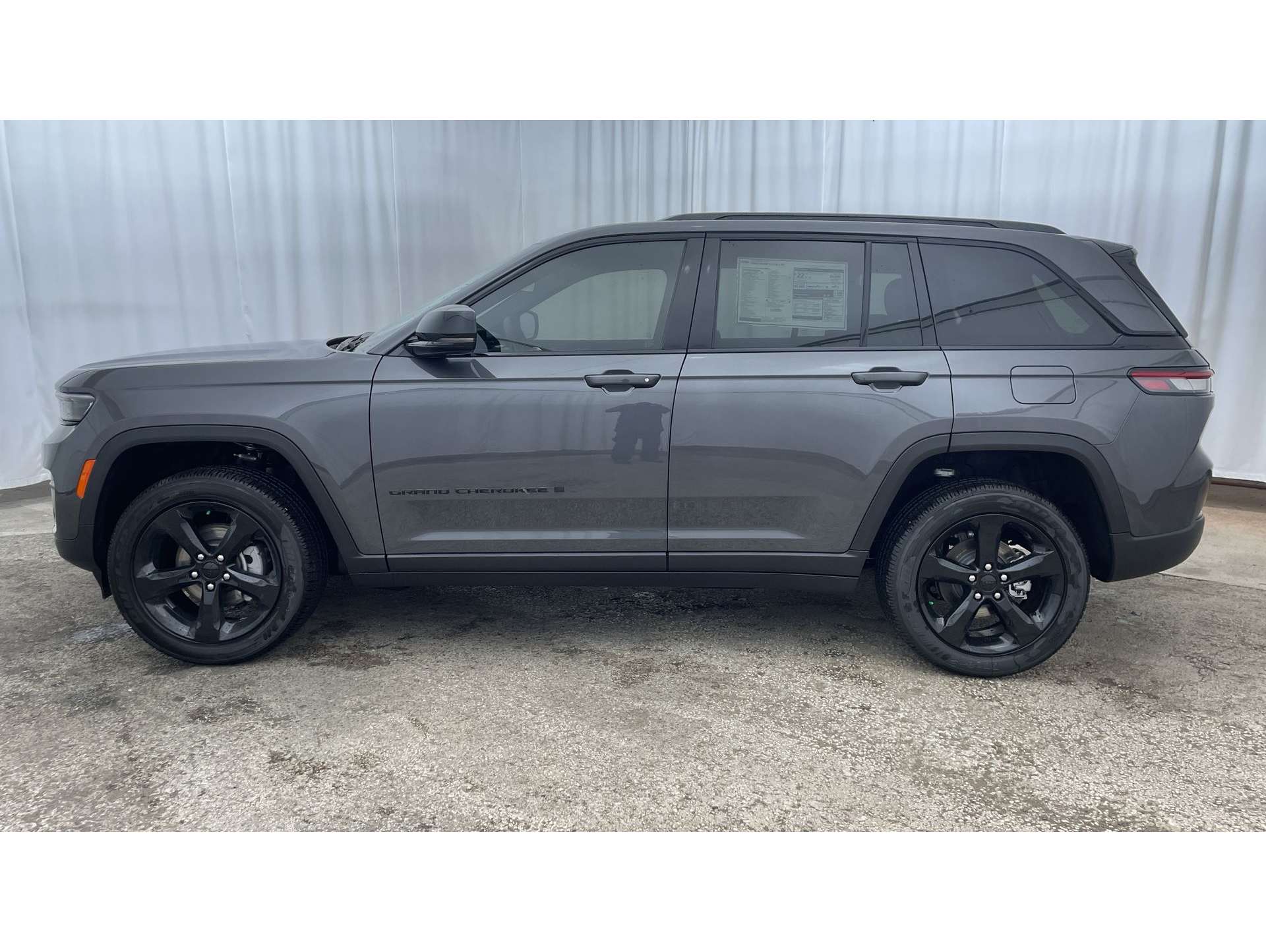 2025 Jeep Grand Cherokee Altitude's photo