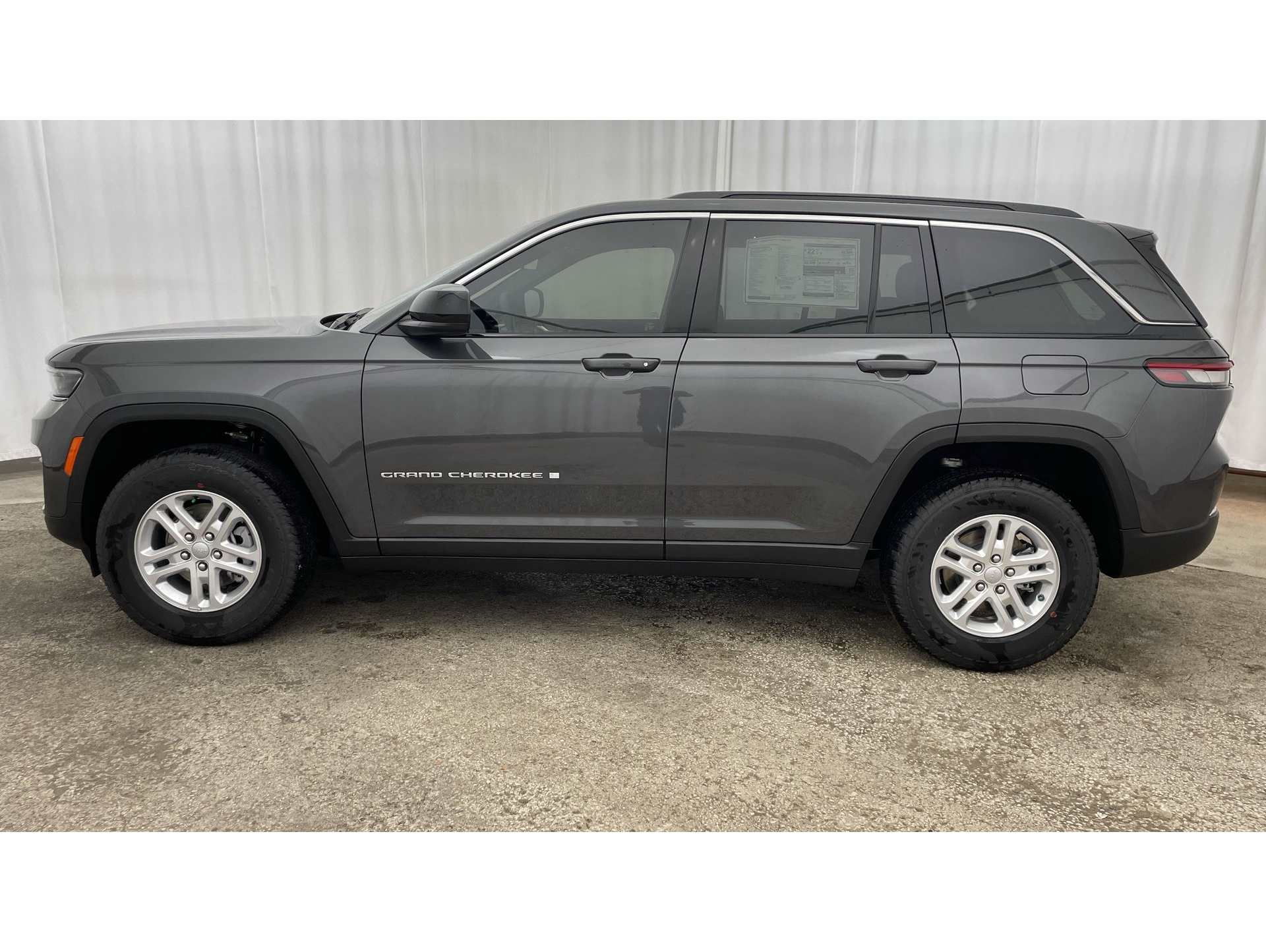 2025 Jeep Grand Cherokee Laredo's photo