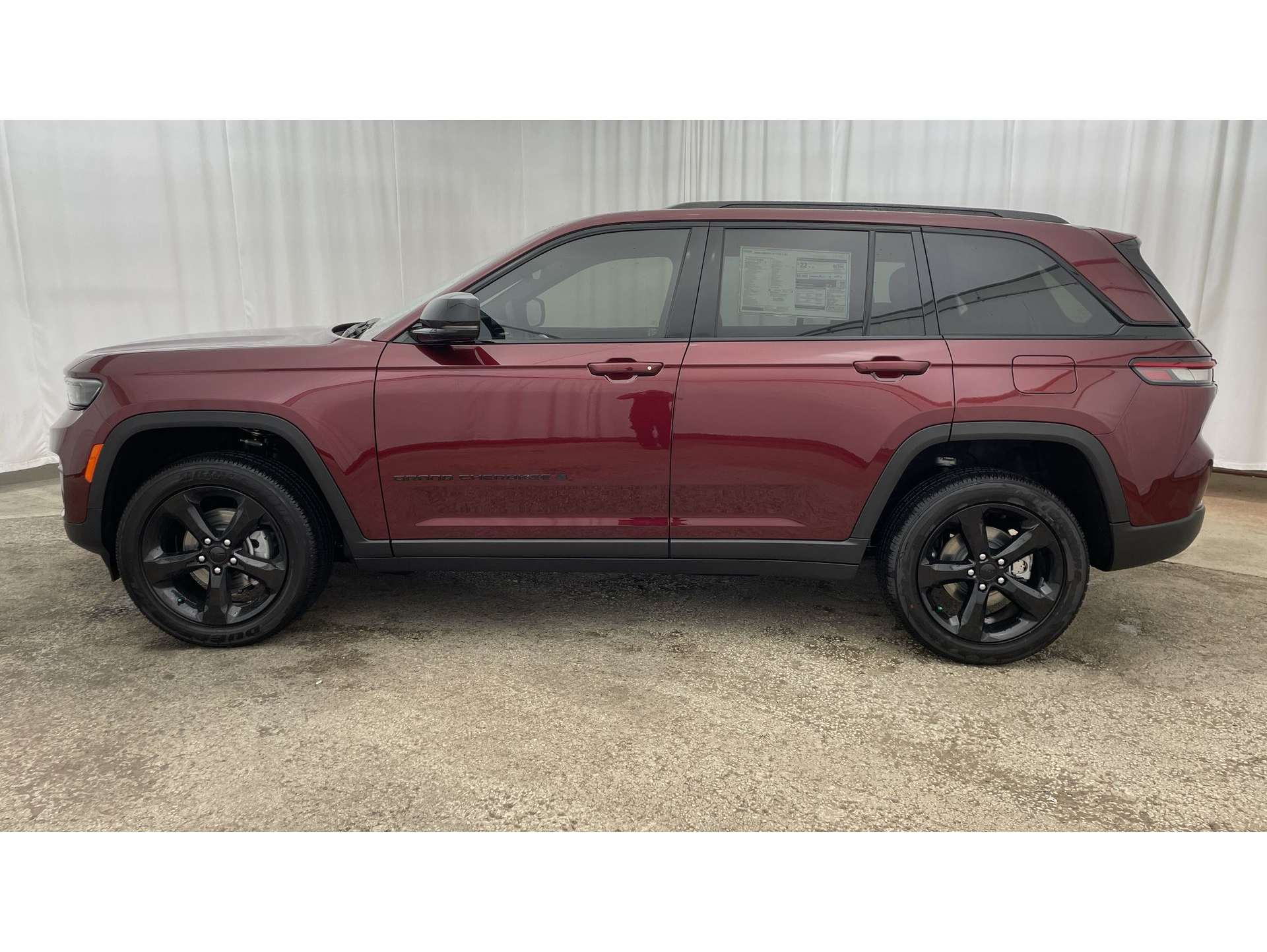 2025 Jeep Grand Cherokee Altitude's photo