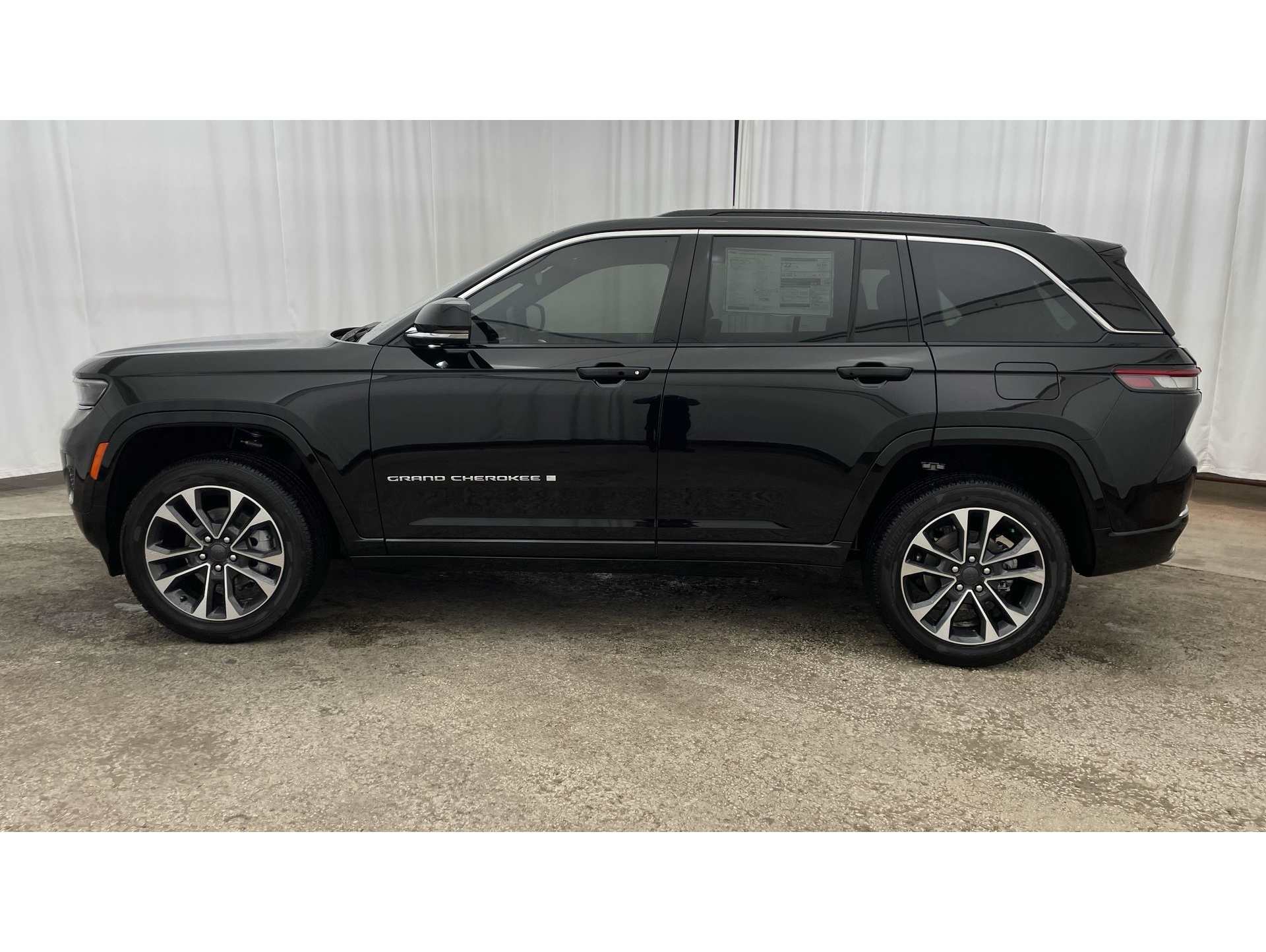 2025 Jeep Grand Cherokee Overland's photo