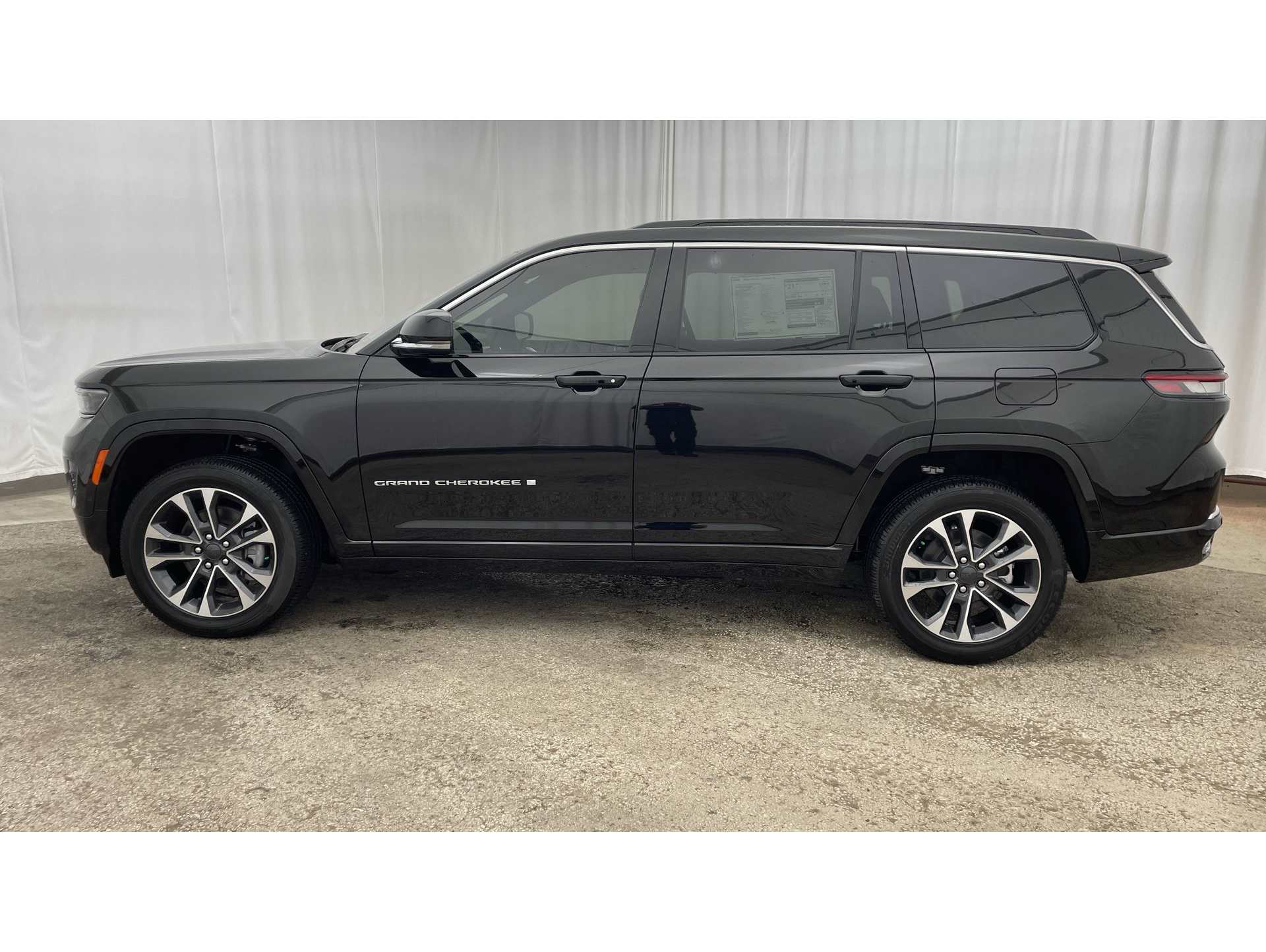 2025 Jeep Grand Cherokee L Overland's photo