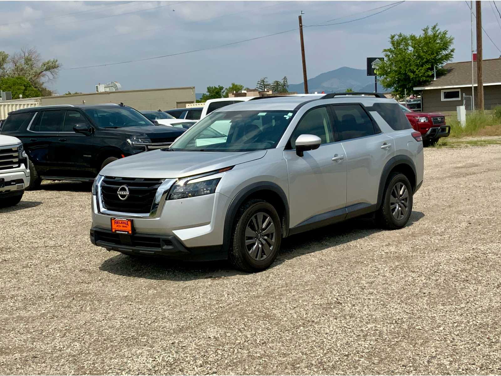 2024 Nissan Pathfinder SV