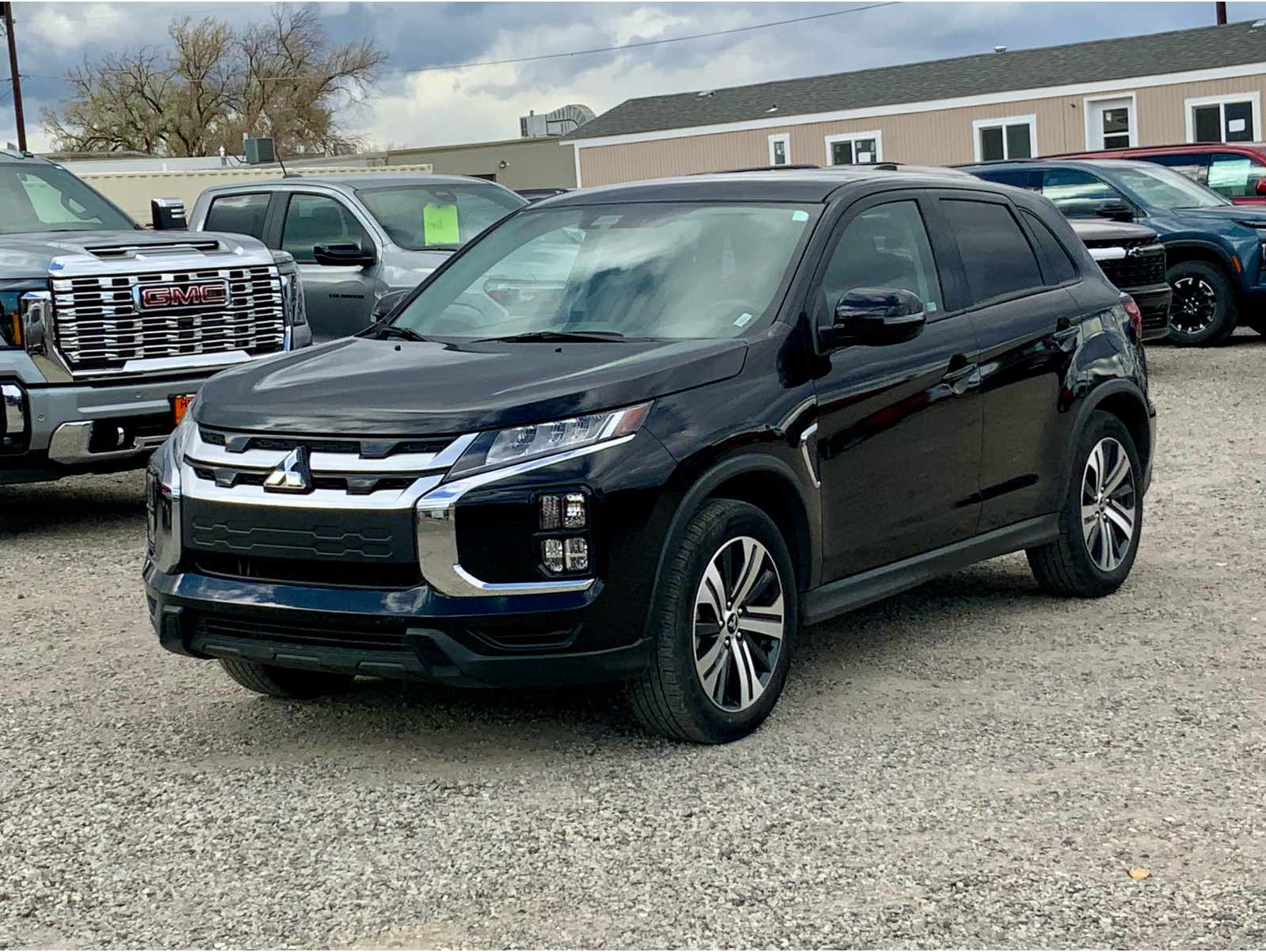 2024 Mitsubishi Outlander Sport SE's photo