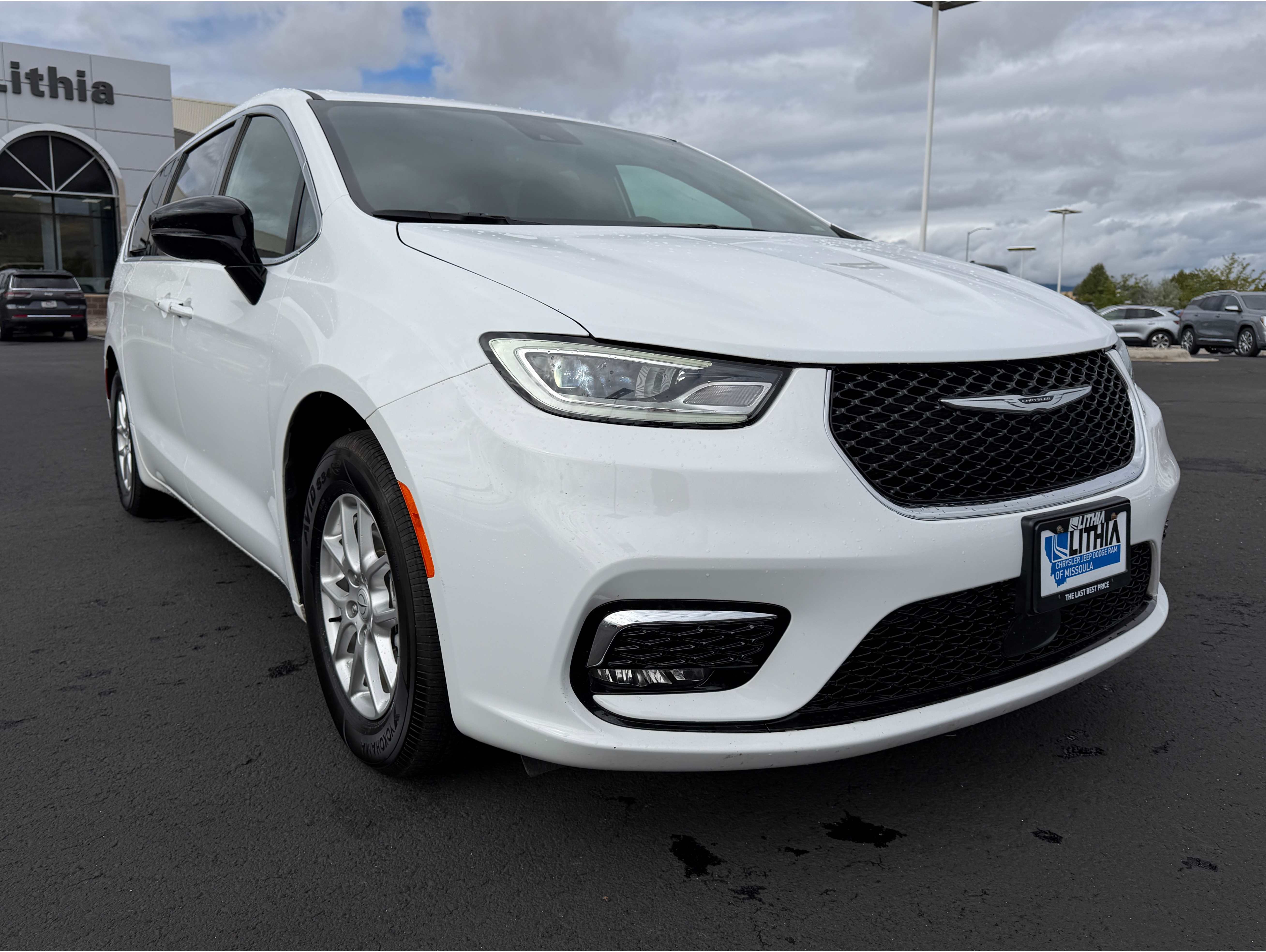 2026 Chrysler Pacifica Select