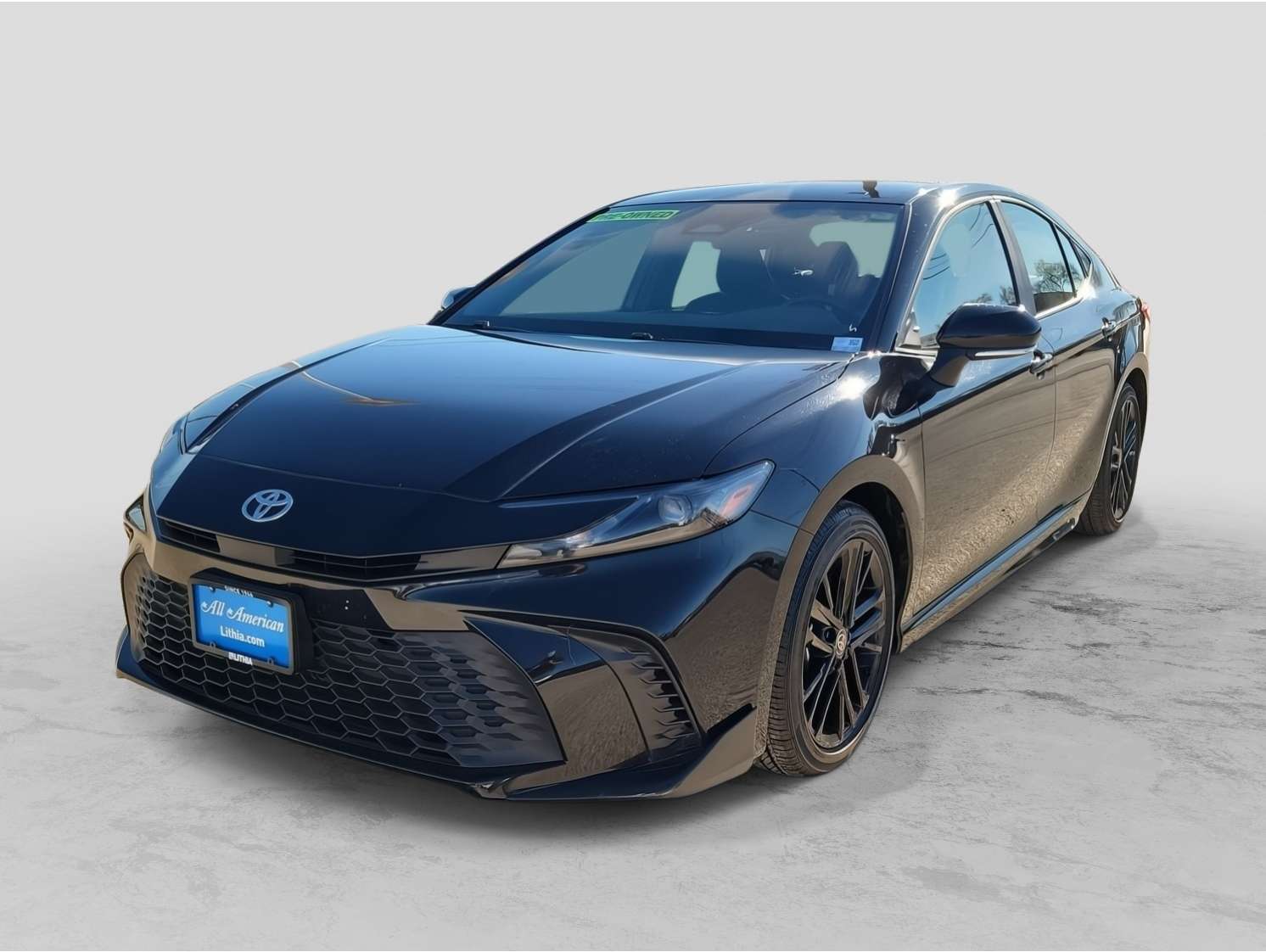 2025 Toyota Camry SE's photo
