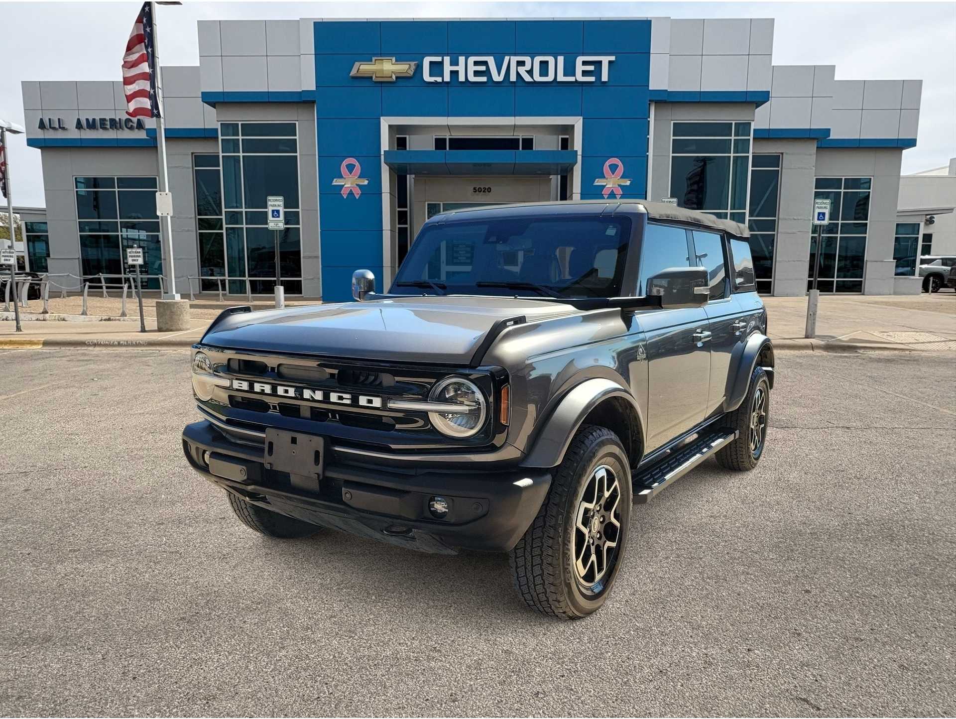 2022 Ford Bronco 4-Door Outer Banks's photo