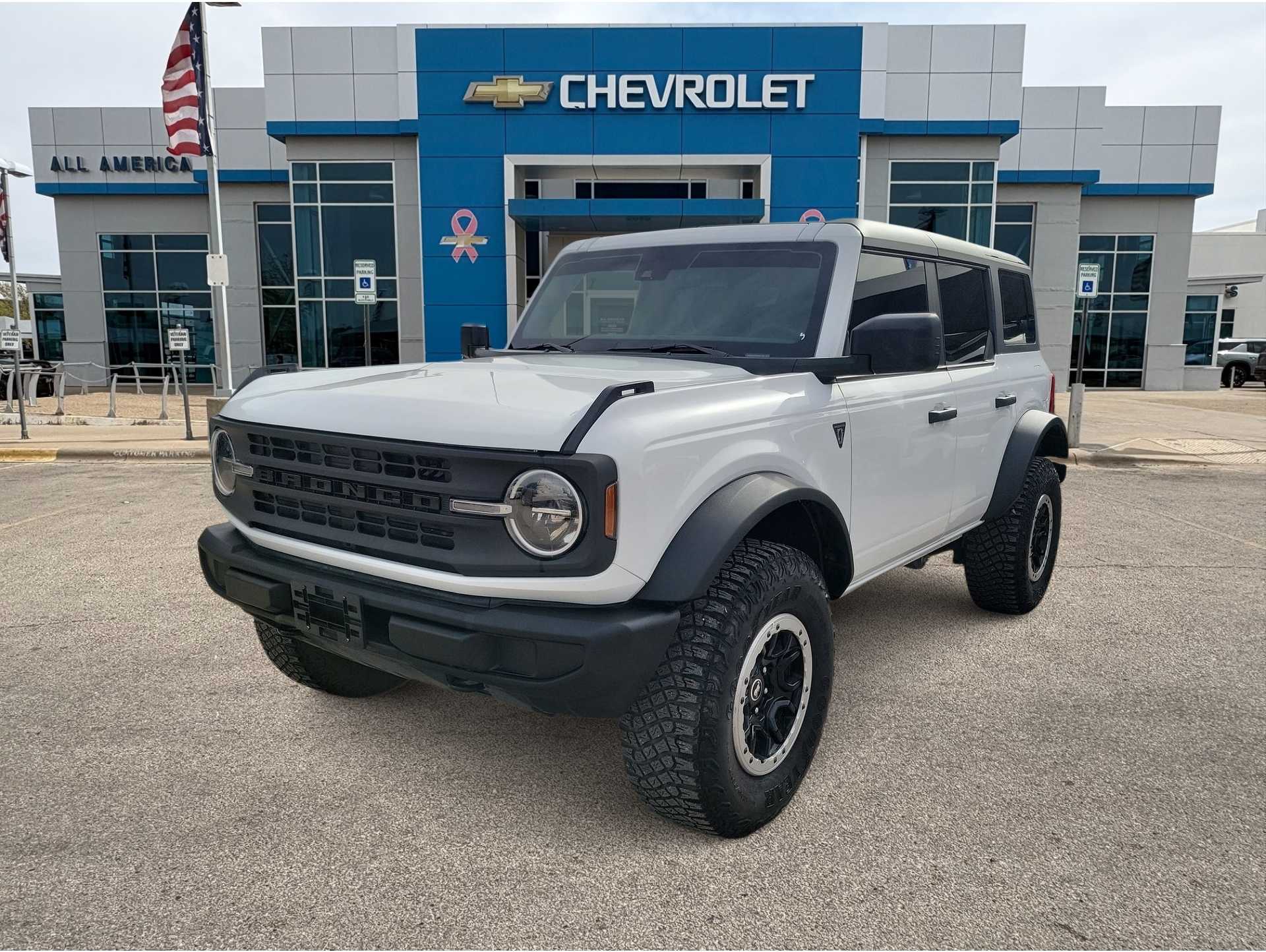 2023 Ford Bronco 4-Door Base's photo