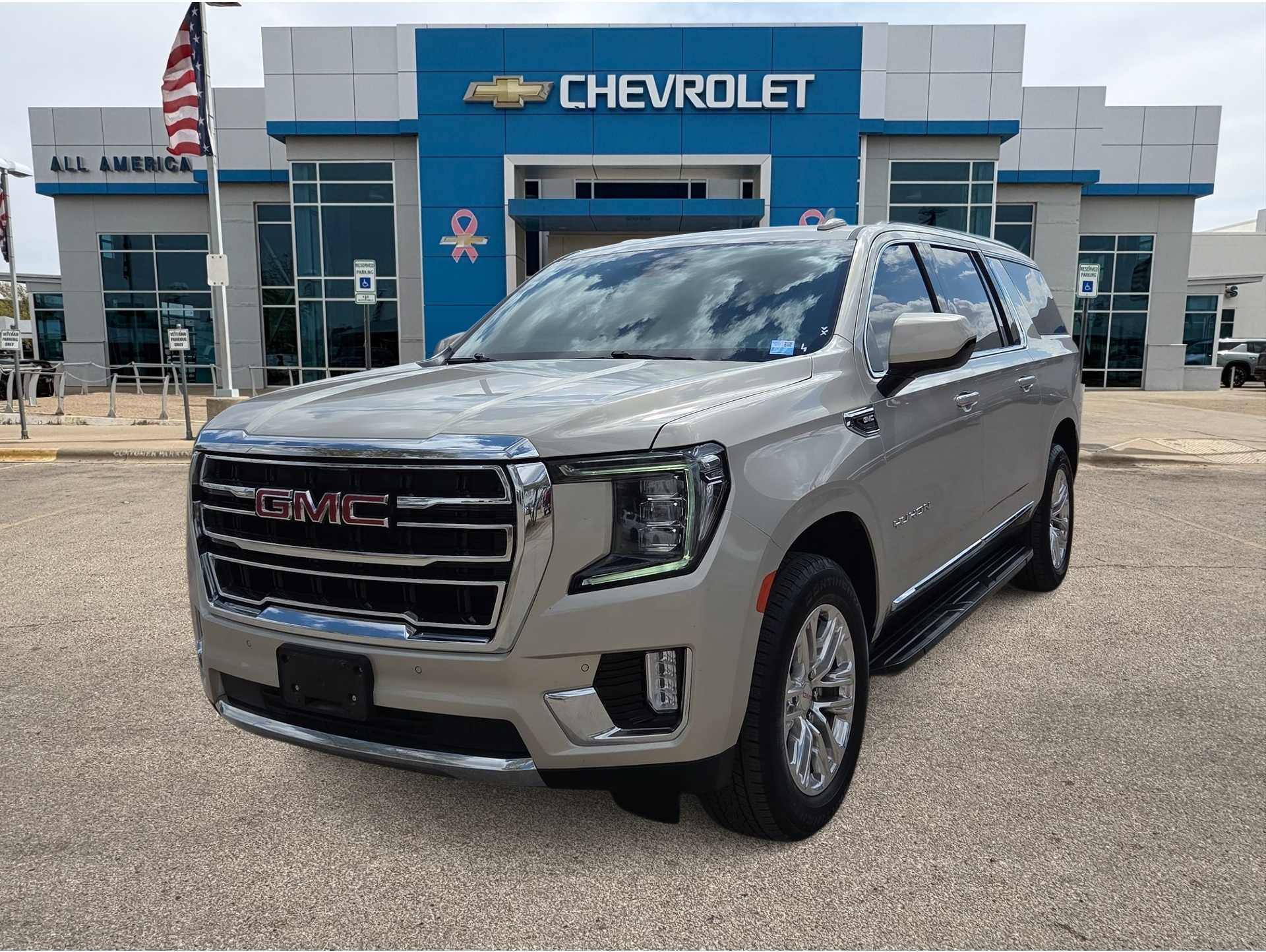 2023 GMC Yukon XL SLT's photo