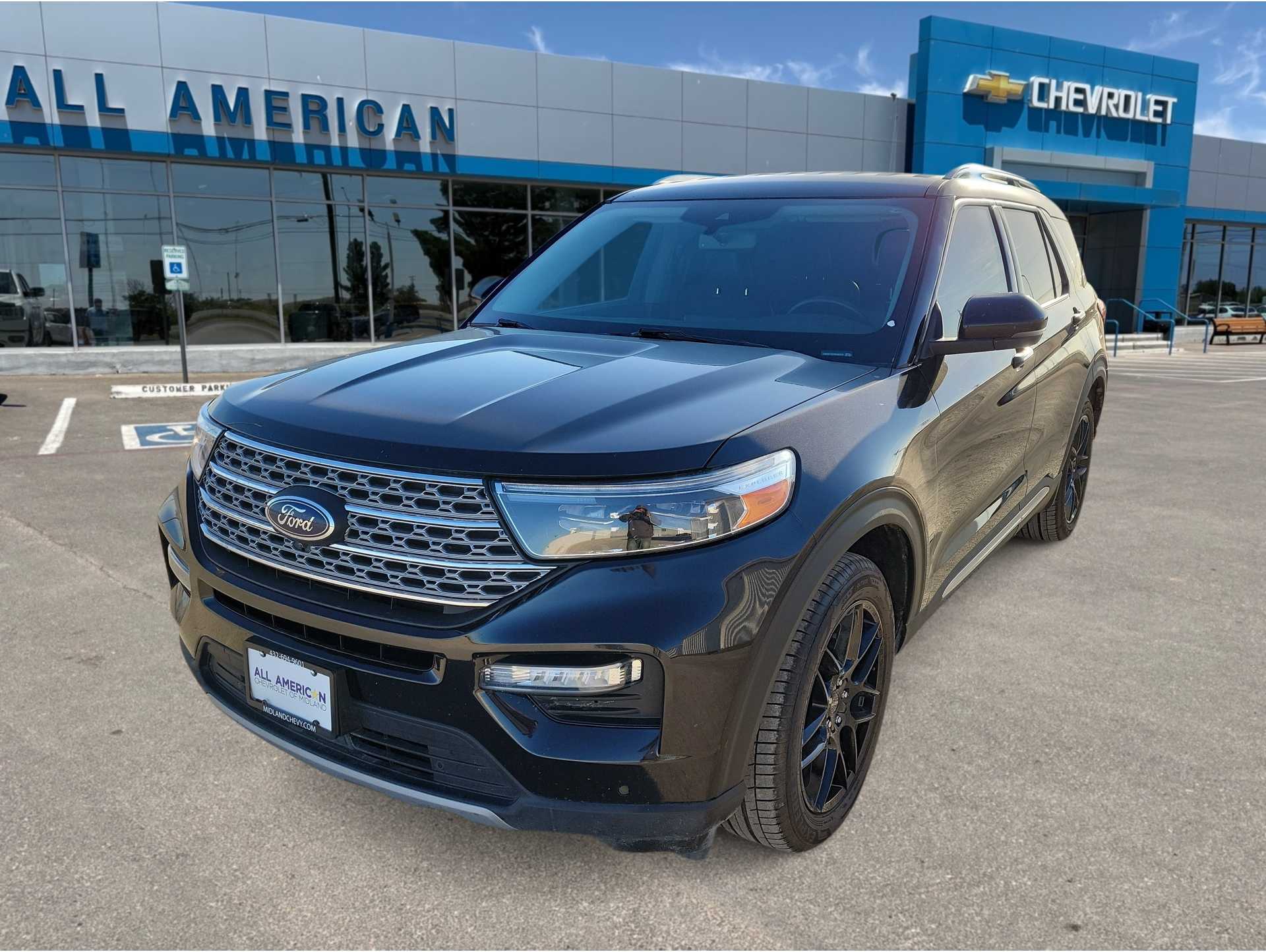2022 Ford Explorer Limited's photo