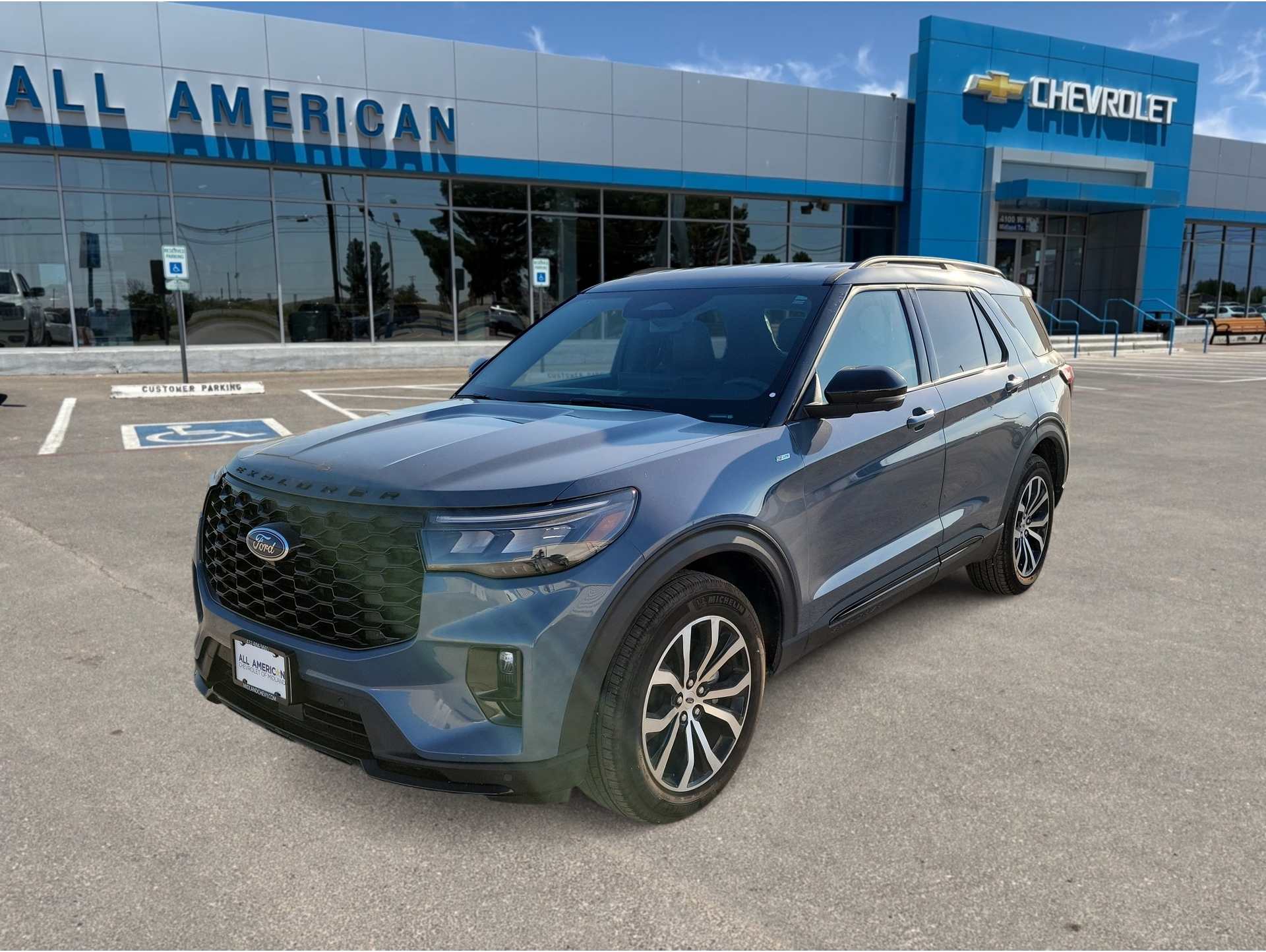 2025 Ford Explorer ST-LINE's photo